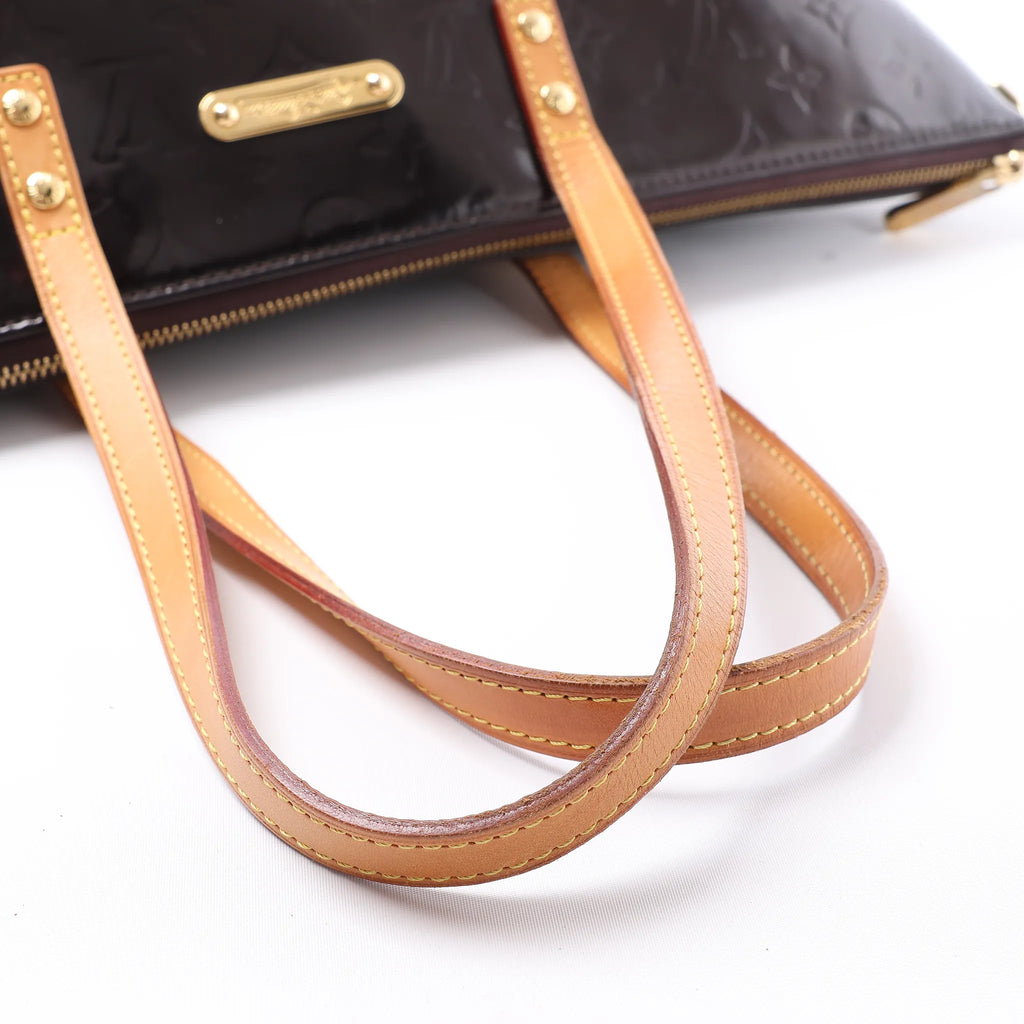 Louis Vuitton Bellevue GM Vernis Leather Shoulder Bag in Burgundy M93589