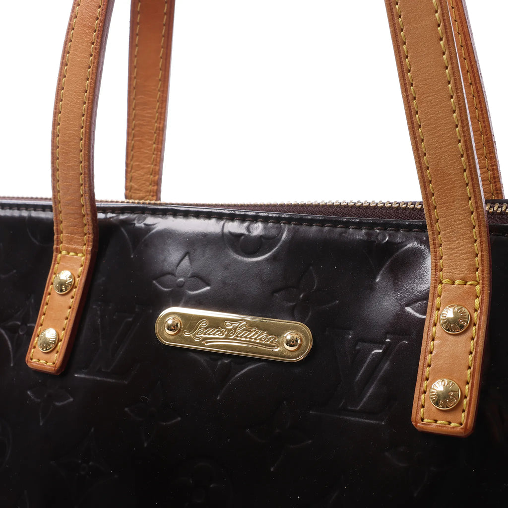 Louis Vuitton Bellevue GM Vernis Leather Shoulder Bag in Burgundy M93589