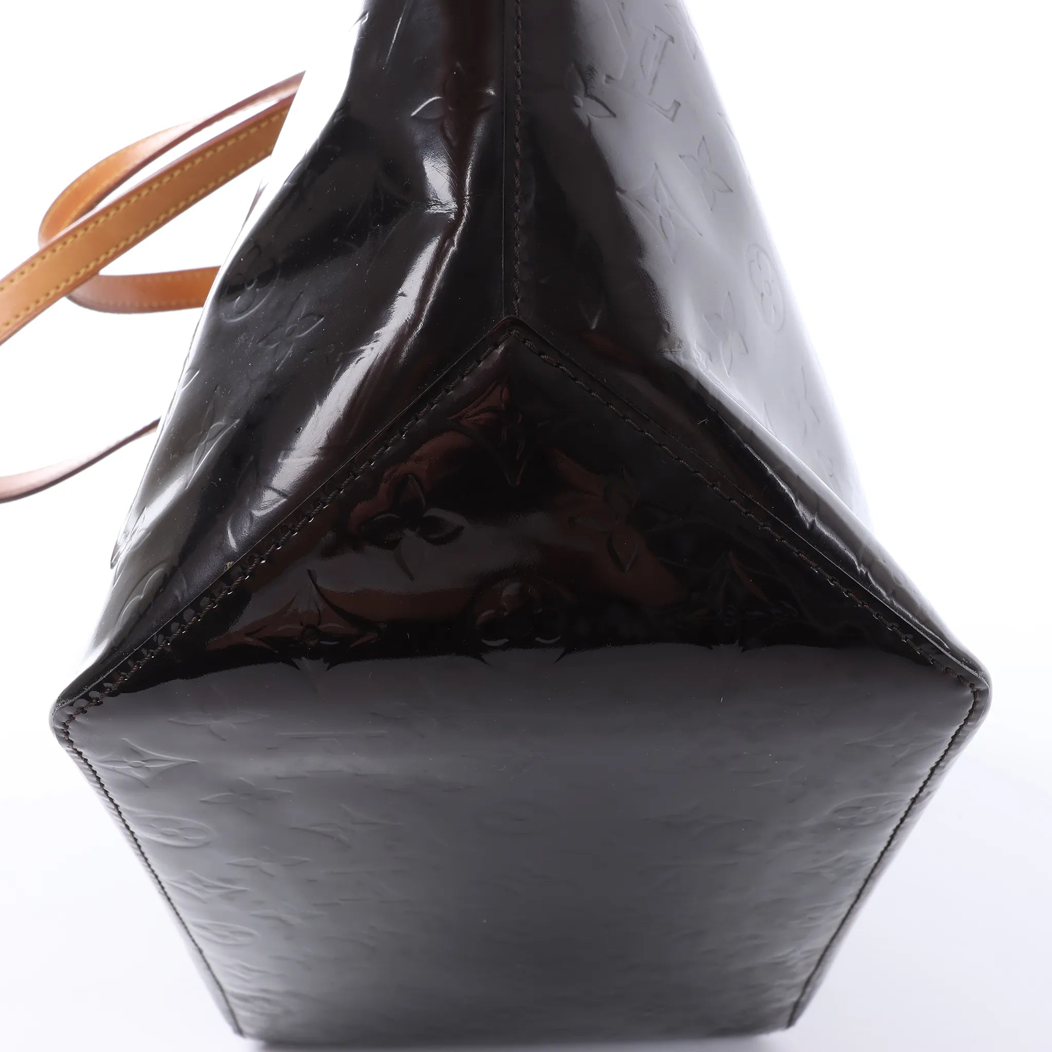 Louis Vuitton Bellevue GM Vernis Leather Shoulder Bag in Burgundy M93589