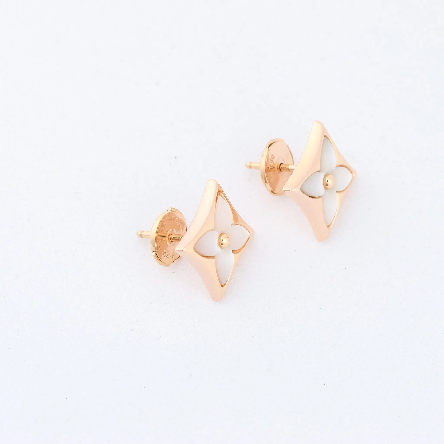 Boucles d'oreilles Louis Vuitton Blossom Puz Star Nakre Shells 750(PG) 3,7 g 464622 A08710