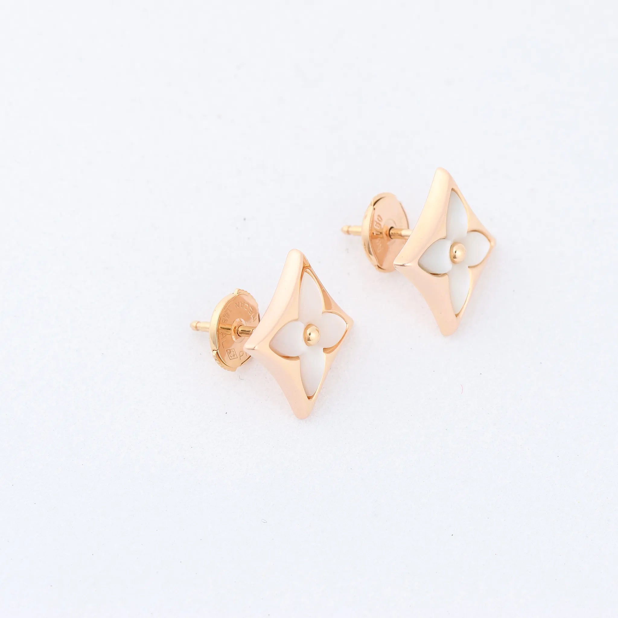 Louis Vuitton Blossom Puz Star Nakre Shells Earrings 750(PG) 3.7g 464622 A08710