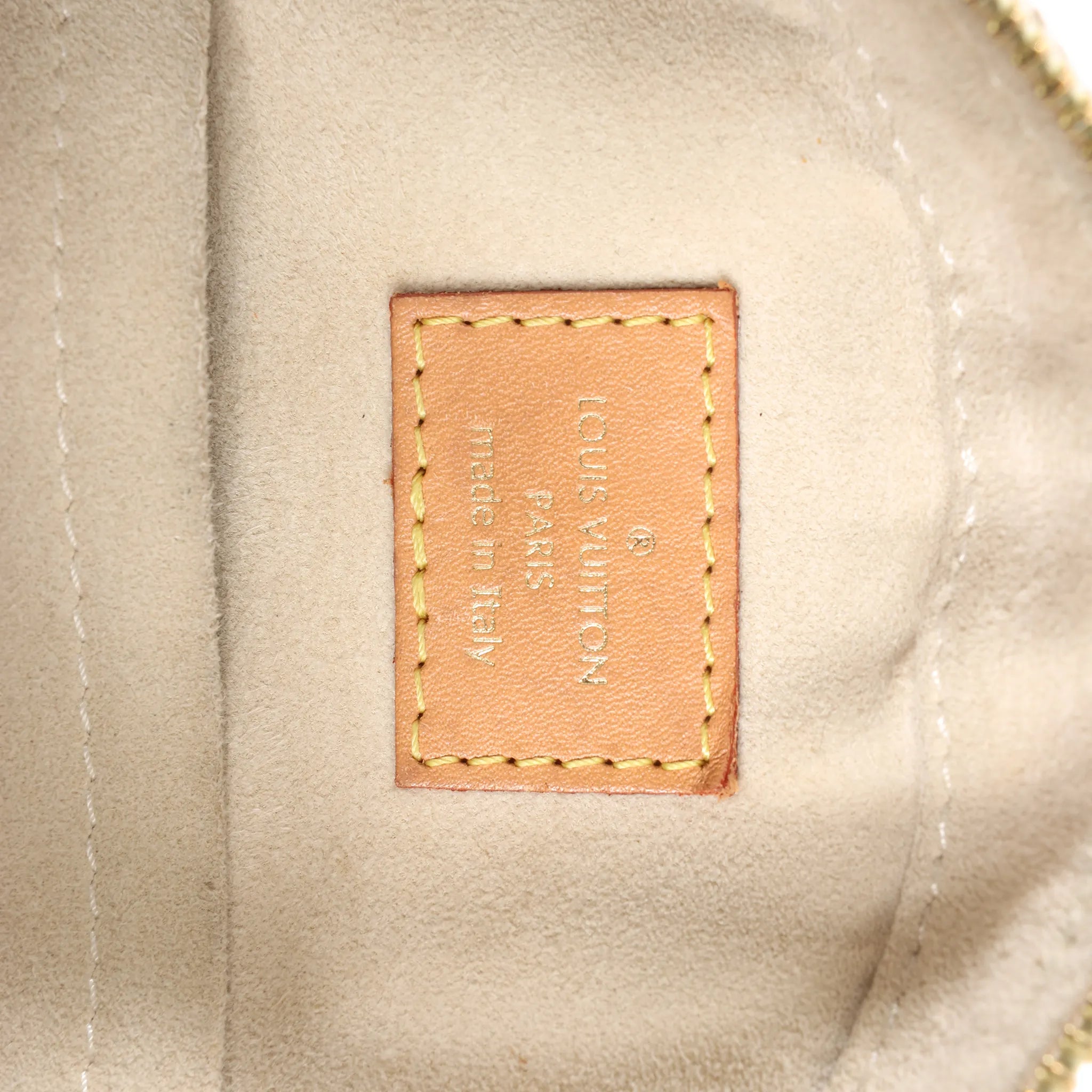 Louis Vuitton Boite Chapeau Souple Damier Azur Crossbody Bag in Beige N40333