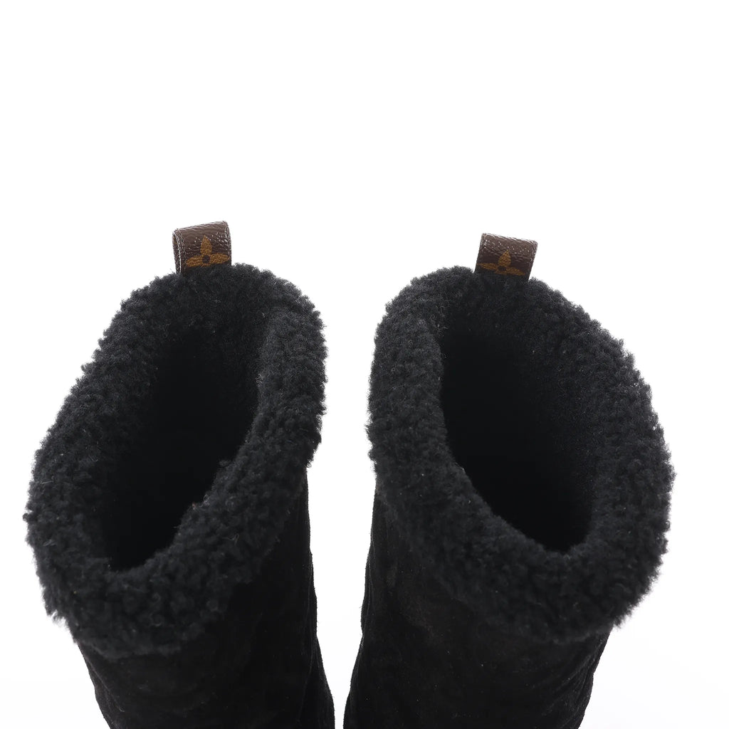 Louis Vuitton Breezy line 19-year Monogram Suede x Sheepskin Boots in Black CL0169, Size 38 EU