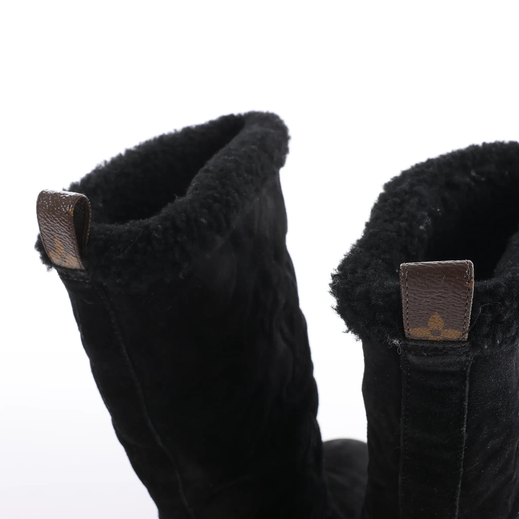 Louis Vuitton Breezy line 19-year Monogram Suede x Sheepskin Boots in Black CL0169, Size 38 EU