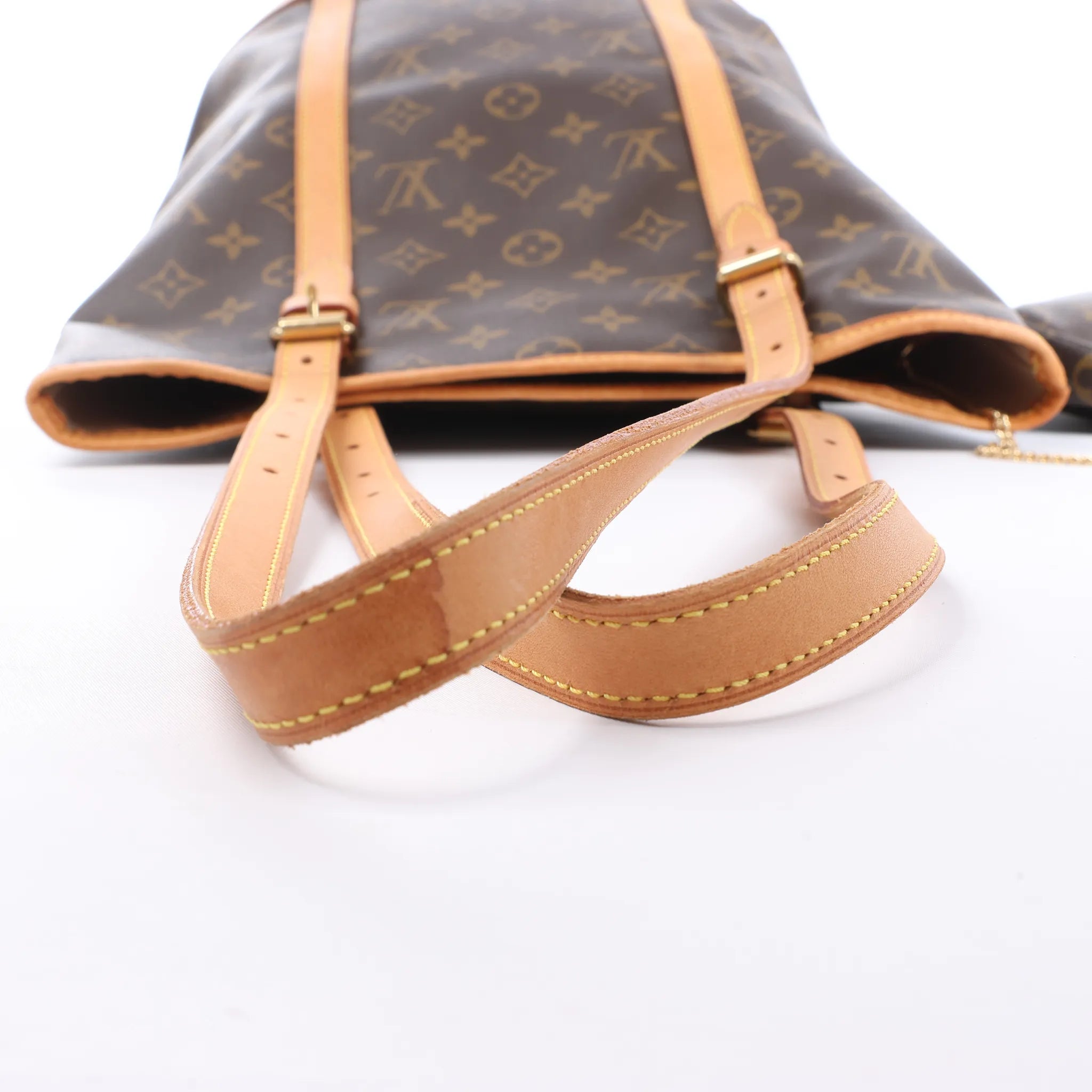 Louis Vuitton Bucket GM Monogram Canvas Shoulder Bag in Brown