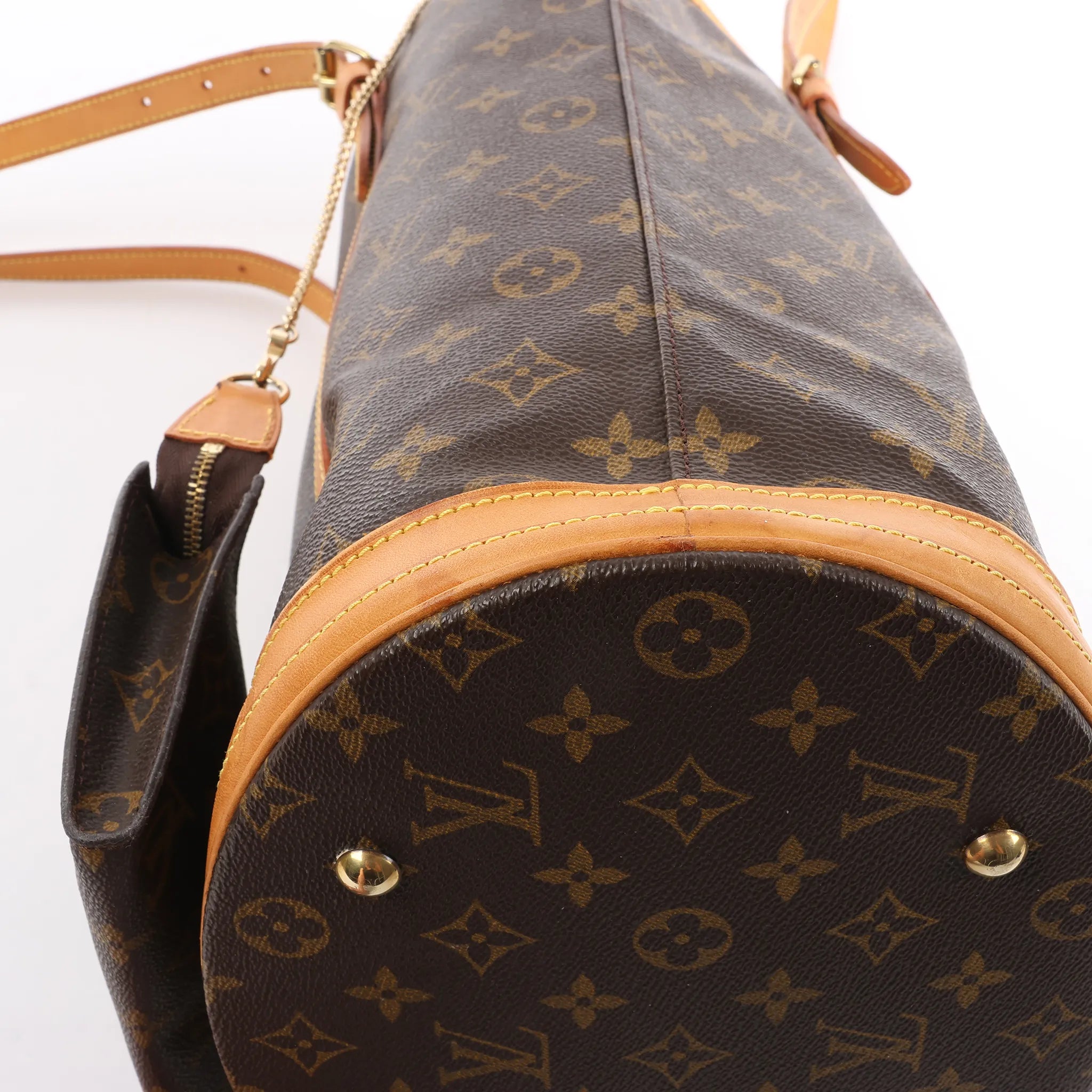 Louis Vuitton Bucket GM Monogram Canvas Shoulder Bag in Brown M42236