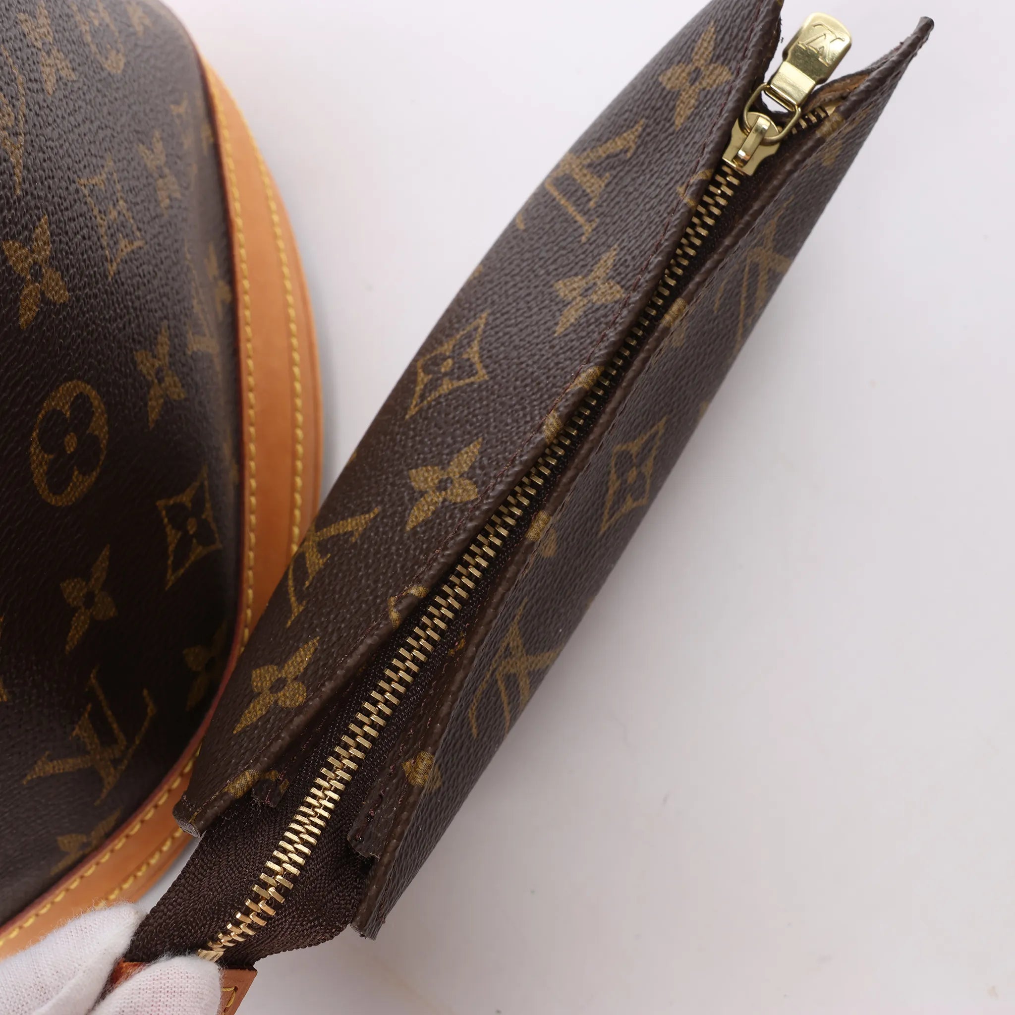 Louis Vuitton Bucket PM Monogram Canvas Shoulder Bag in Brown M42238