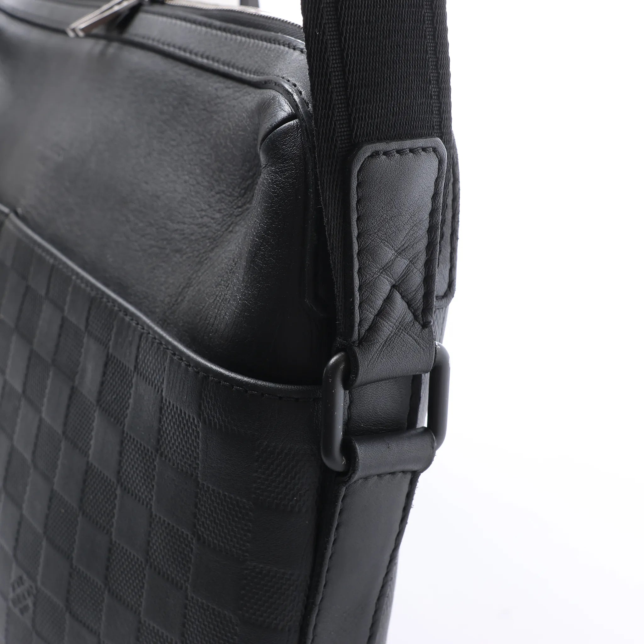 Louis Vuitton Calypso MM Damier Infini Messenger Crossbody Bag in Black N41201