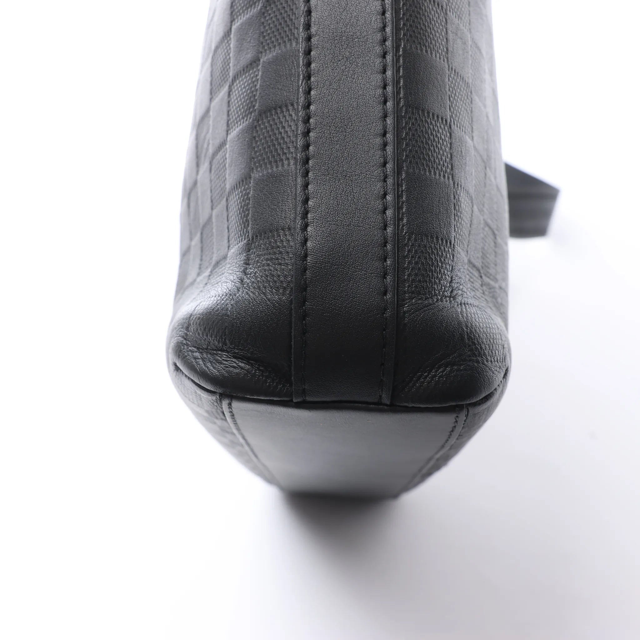 Louis Vuitton Calypso MM Damier Infini Messenger Crossbody Bag in Black N41201