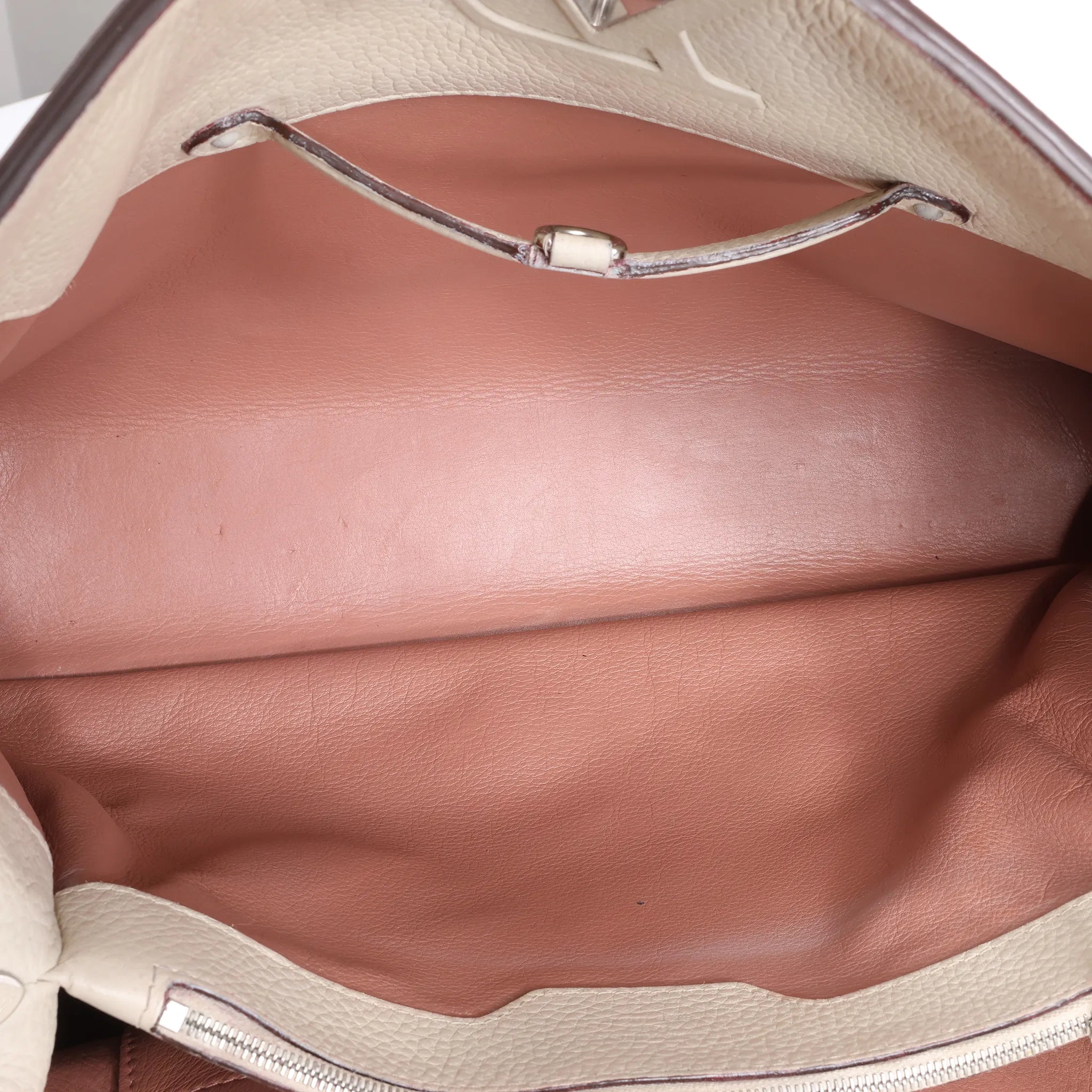 Louis Vuitton Capucines GM Taurillon Leather Handbag in Beige