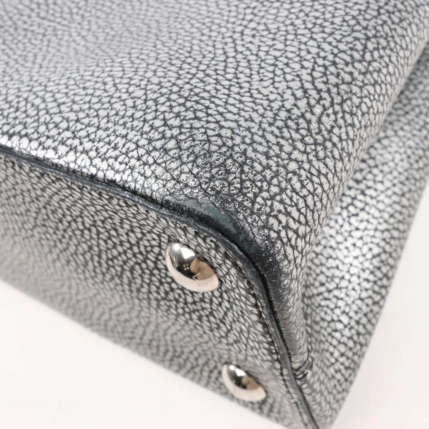 Louis Vuitton Taurillon Capucines MM Handtasche in Silber