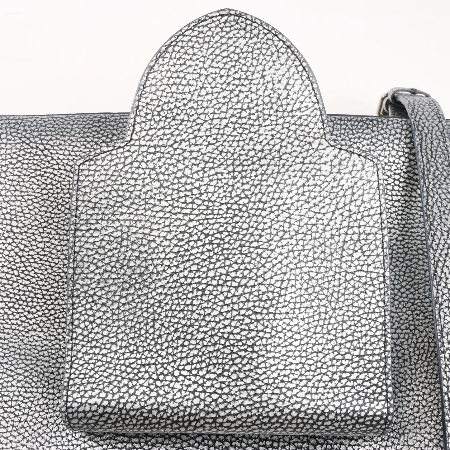 Louis Vuitton Taurillon Capucines MM Handtasche in Silber