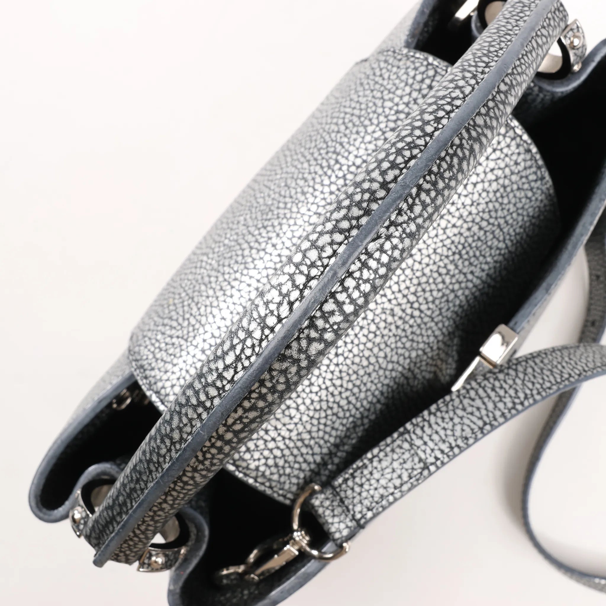 Louis Vuitton Taurillon Capucines MM Handbag in Silver