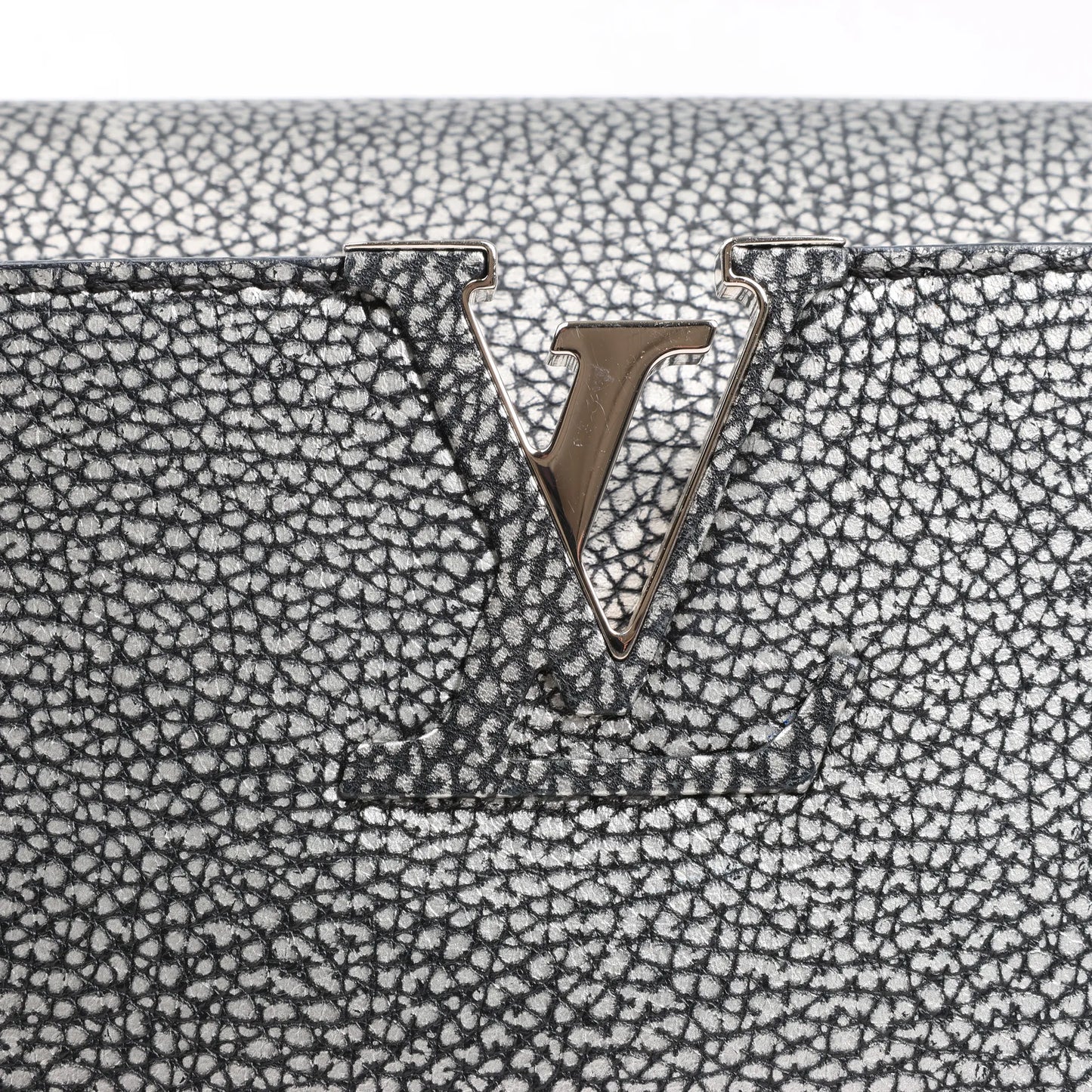 Louis Vuitton Taurillon Capucines MM Handtasche in Silber