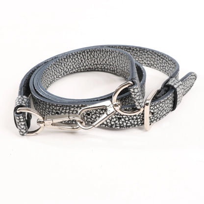 Louis Vuitton Taurillon Capucines MM Handtasche in Silber