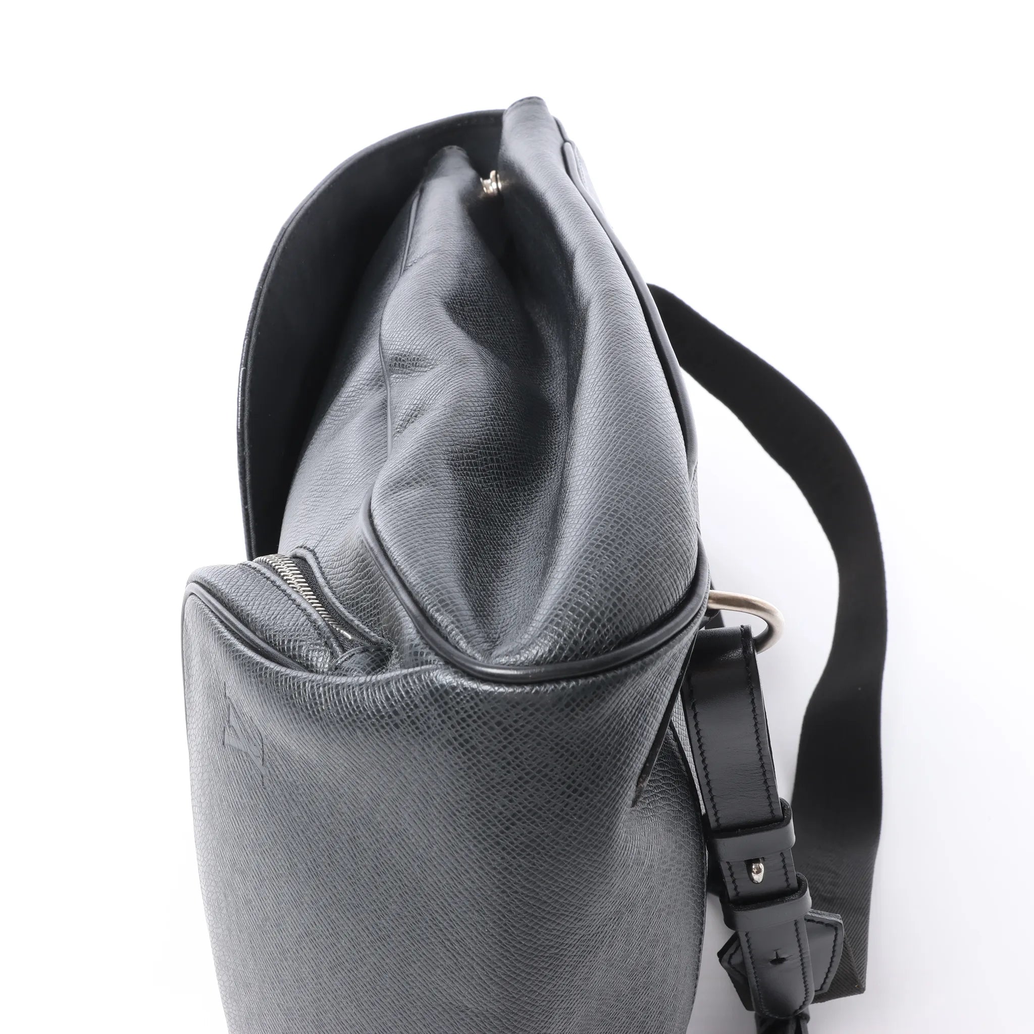Louis Vuitton Cassiar Taiga Leather Backpack in Black M30172