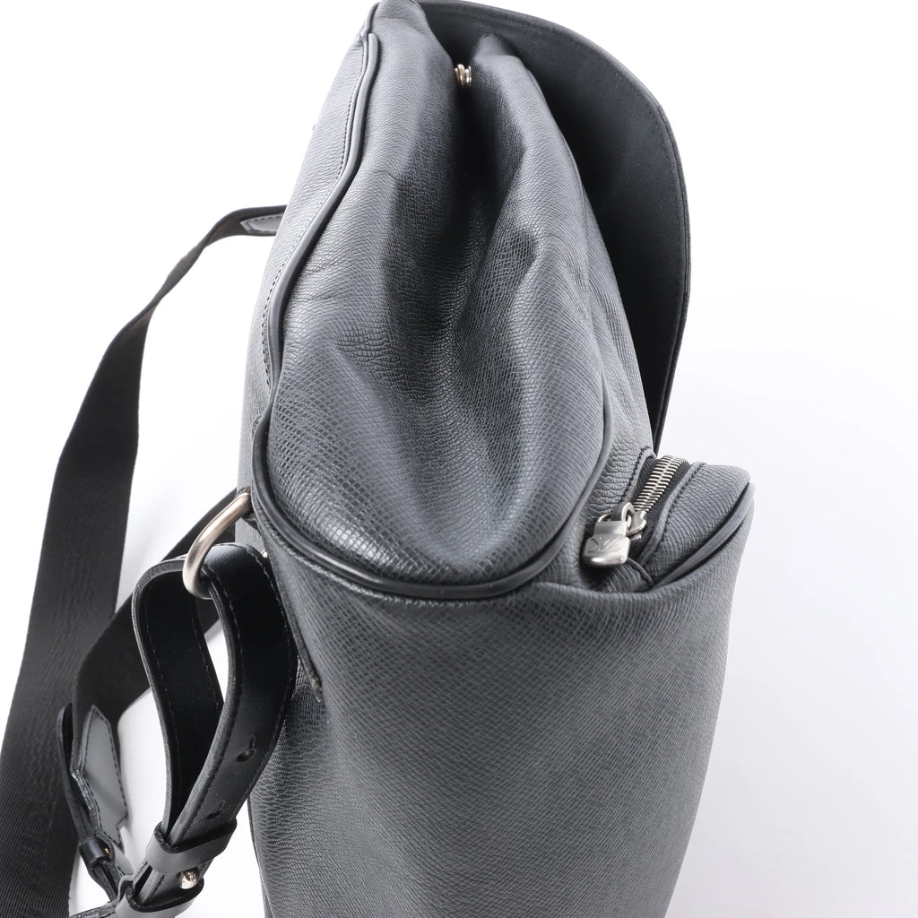 Louis Vuitton Cassiar Taiga Leather Backpack in Black M30172