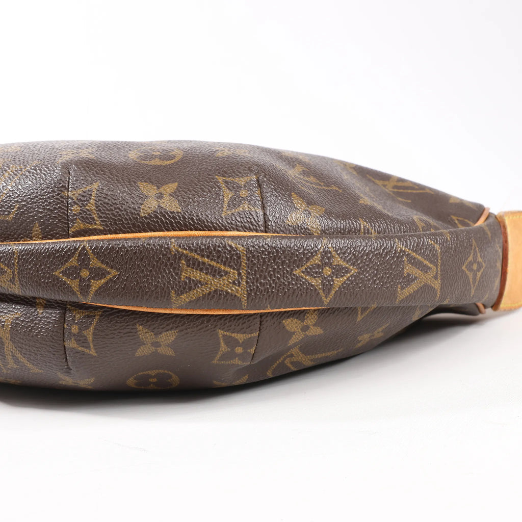 Louis Vuitton Croissant MM Monogram Shoulder Bag in Brown M51512