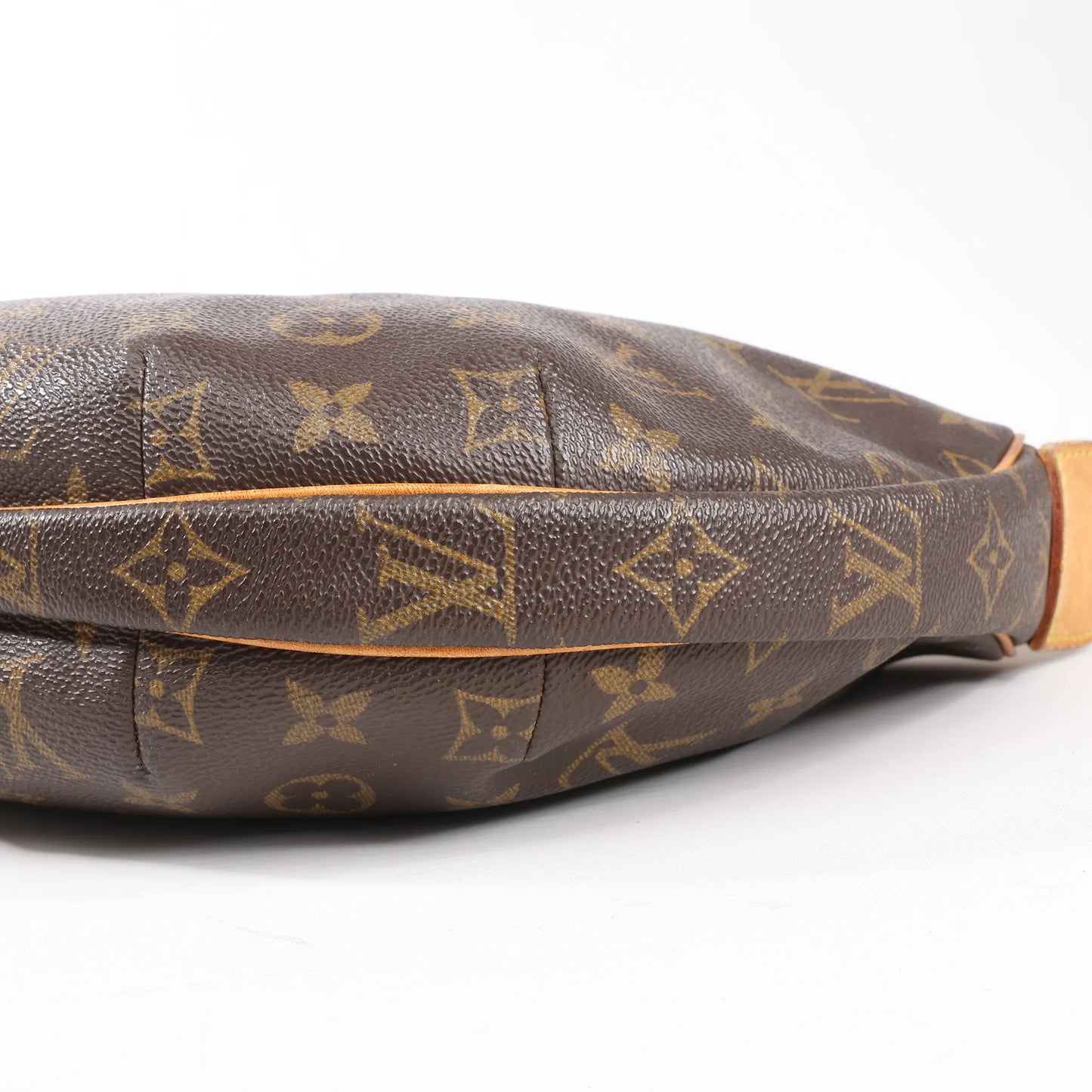 Louis Vuitton Croissant MM Monogram Shoulder Bag in Brown M51512