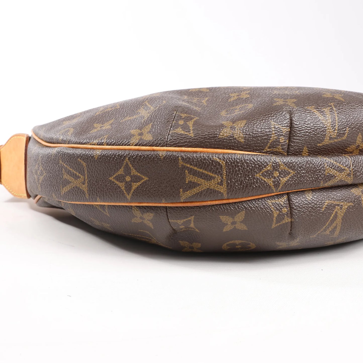 Louis Vuitton Croissant MM Monogram Shoulder Bag in Brown M51512
