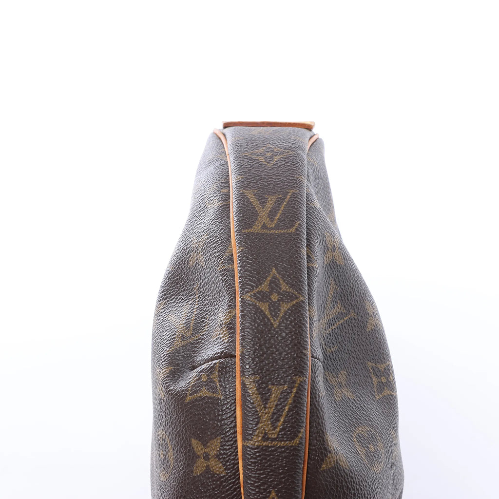 Louis Vuitton Croissant MM Monogram Shoulder Bag in Brown M51512