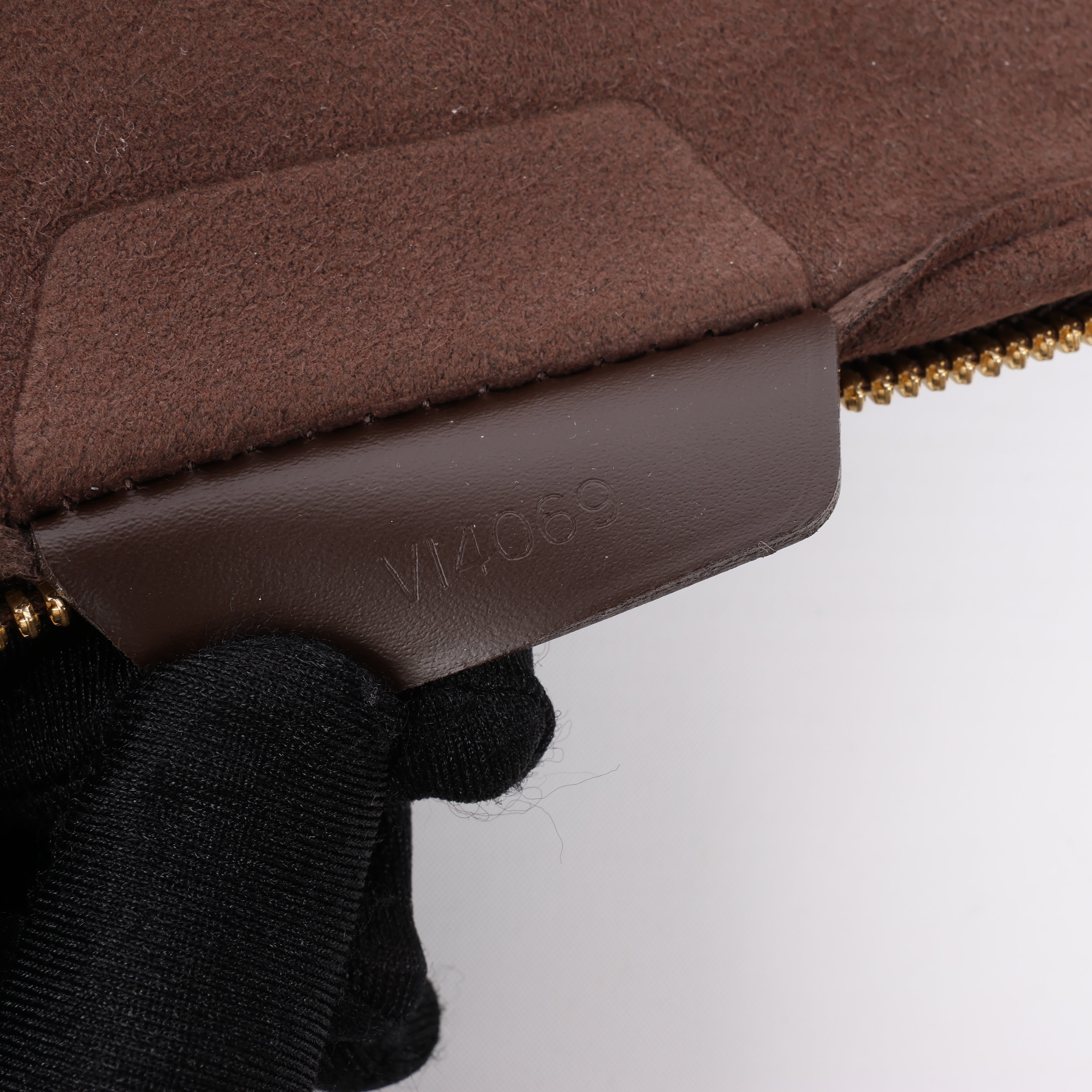 Louis Vuitton Horizon Laptop Sleeve PM Damier Ebene Clutch in Brown N58022