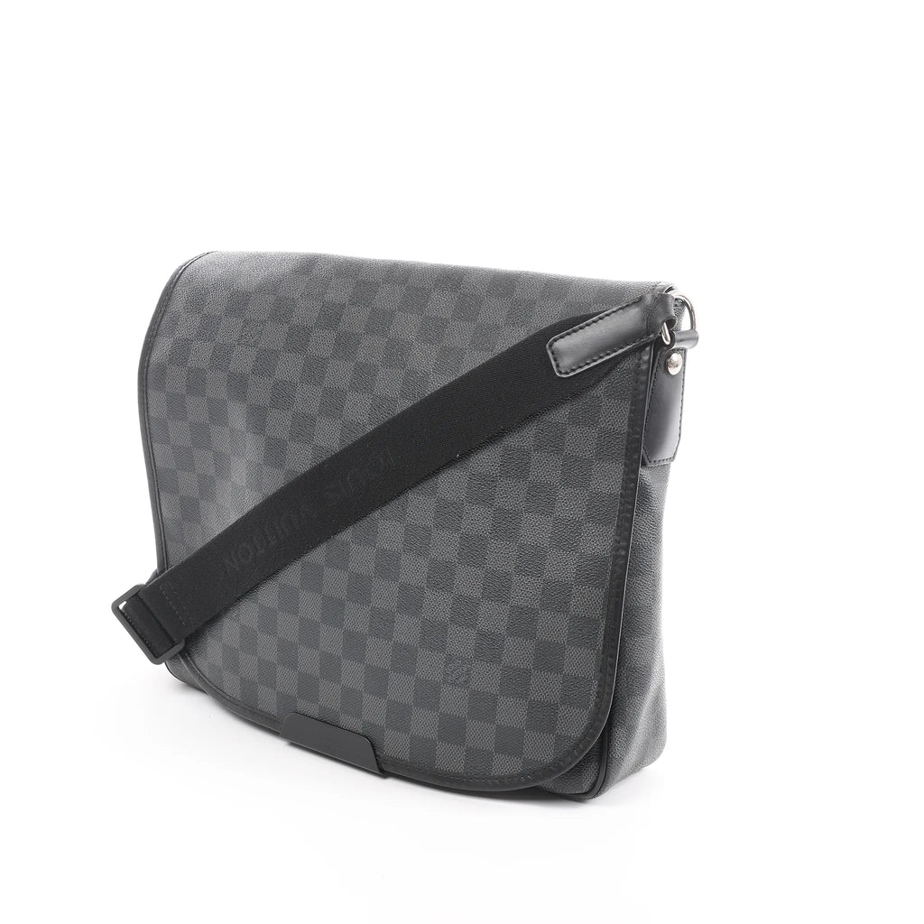 Louis Vuitton Daniel MM Damier Graphite Crossbody Bags in Black N58029