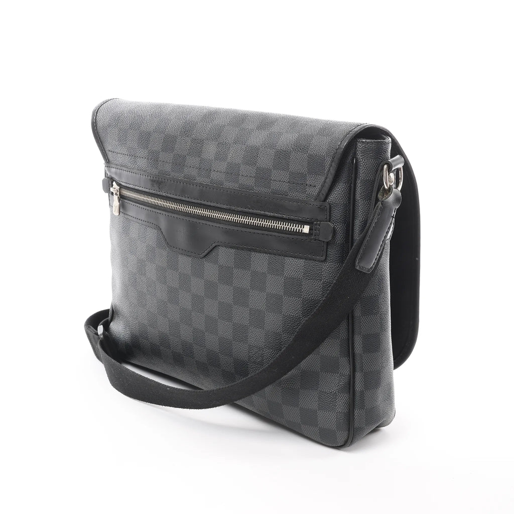 Louis Vuitton Daniel MM Damier Graphite Crossbody Bags in Black N58029