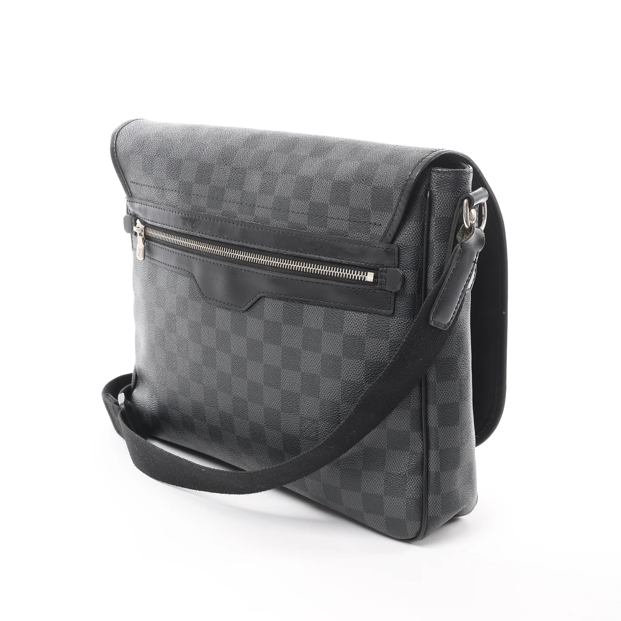 Louis Vuitton Daniel MM Damier Graphite Crossbody Bags in Black N58029