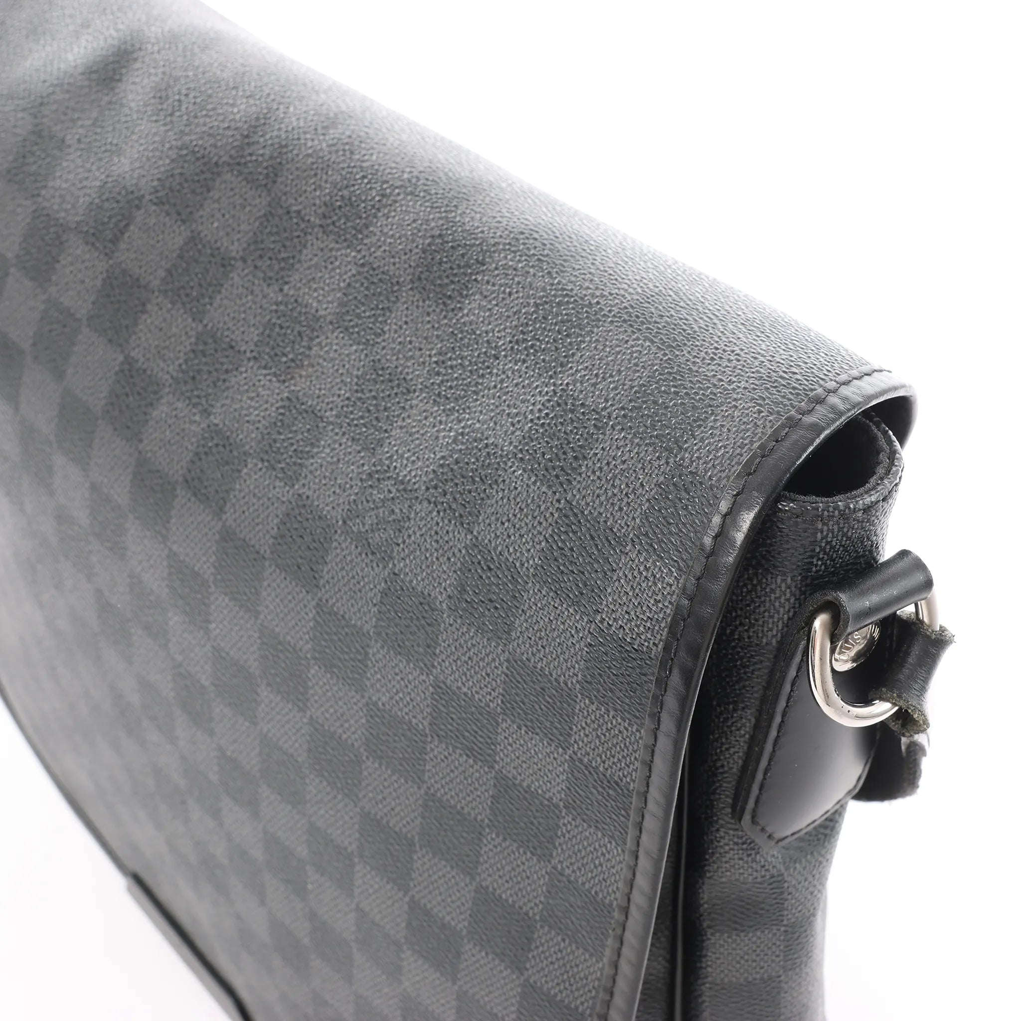 Louis Vuitton Daniel MM Damier Graphite Crossbody Bags in Black N58029