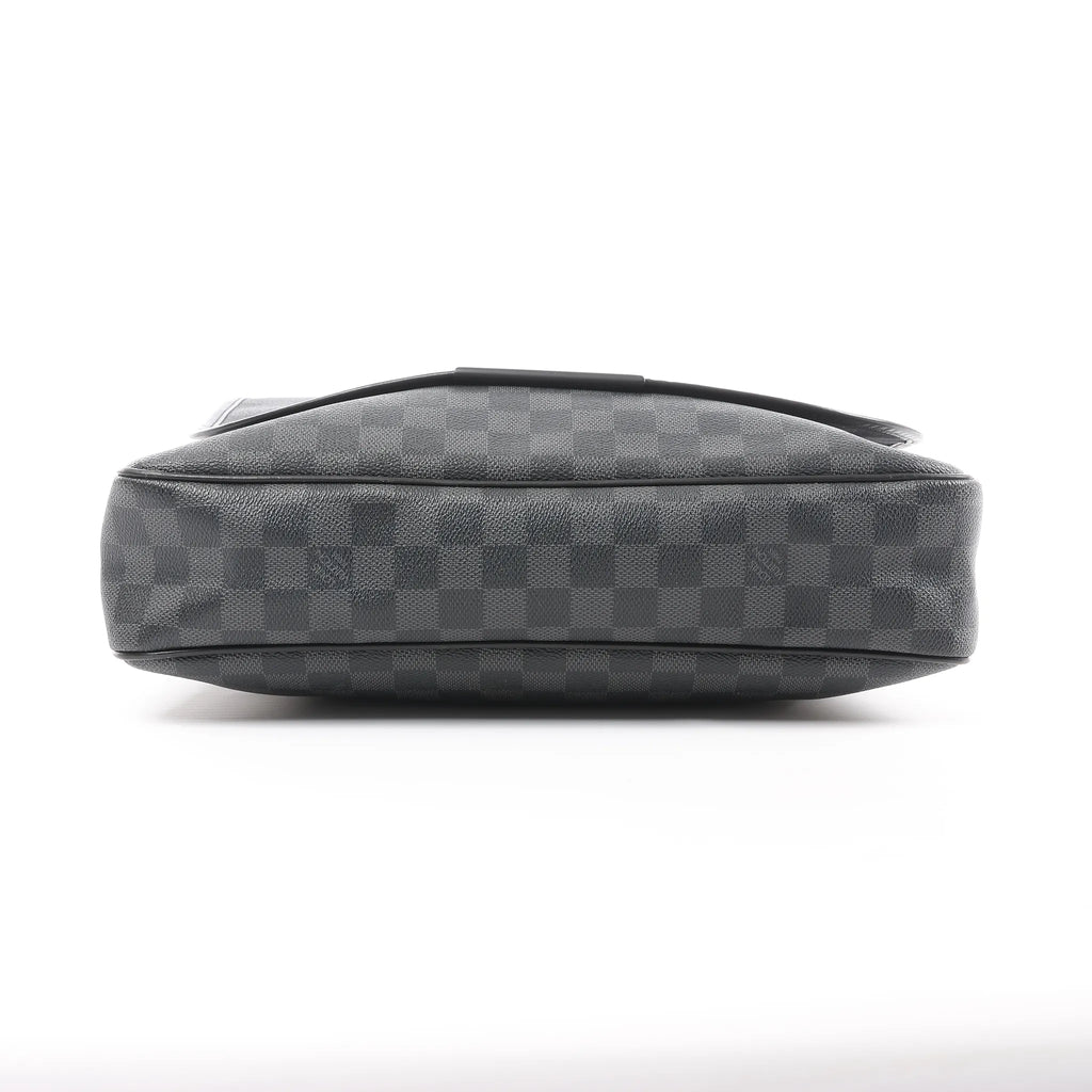 Louis Vuitton Daniel MM Damier Graphite Crossbody Bags in Black N58029