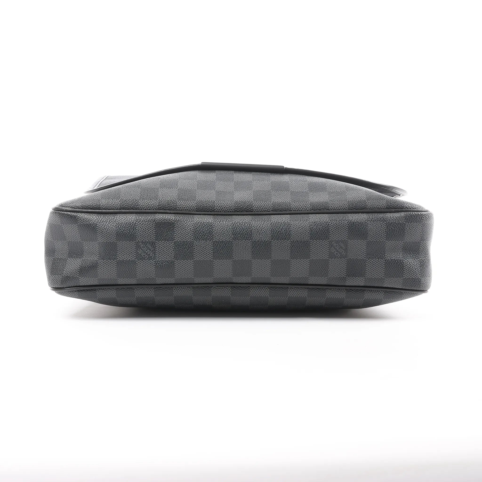 Louis Vuitton Daniel MM Damier Graphite Crossbody Bags in Black N58029