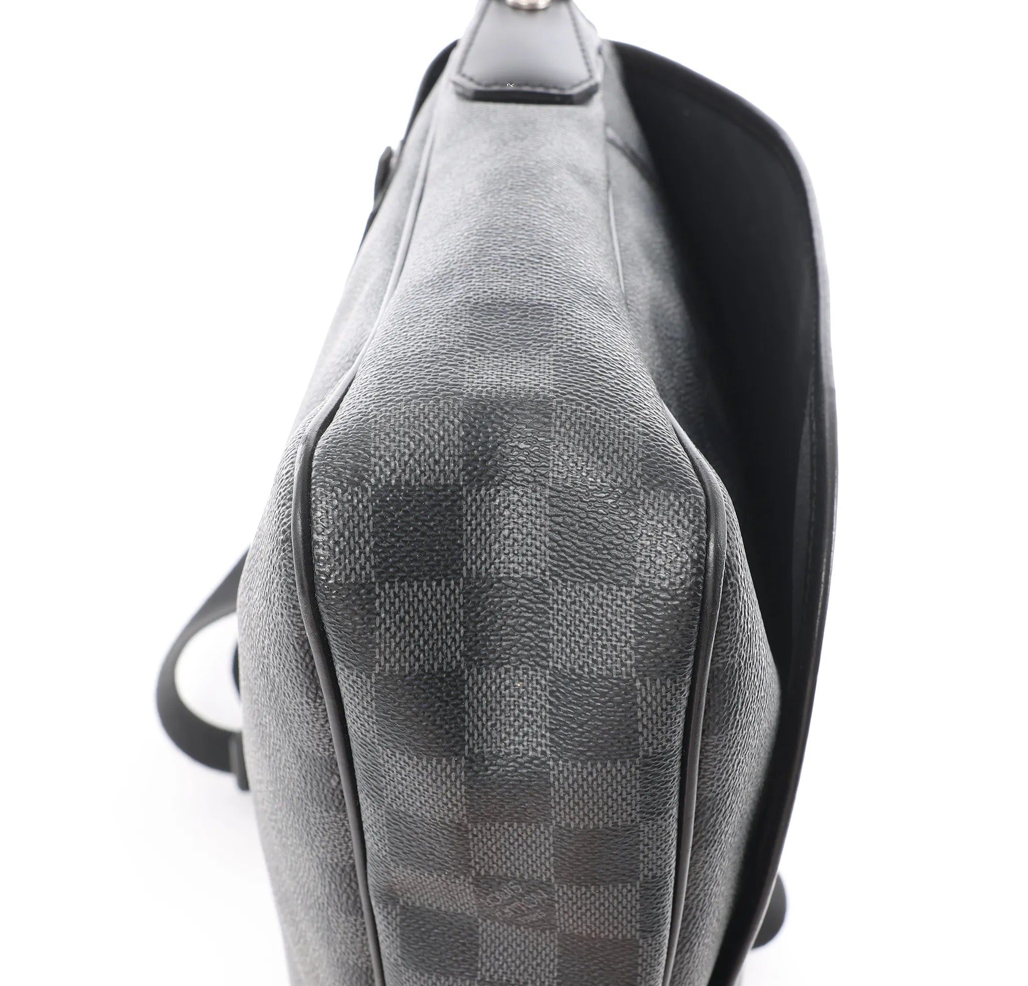 Louis Vuitton Daniel MM Damier Graphite Crossbody Bags in Black N58029