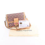 Bolso de hombro Louis Vuitton Noe de cuero Epi en negro y rojo castellano M44017