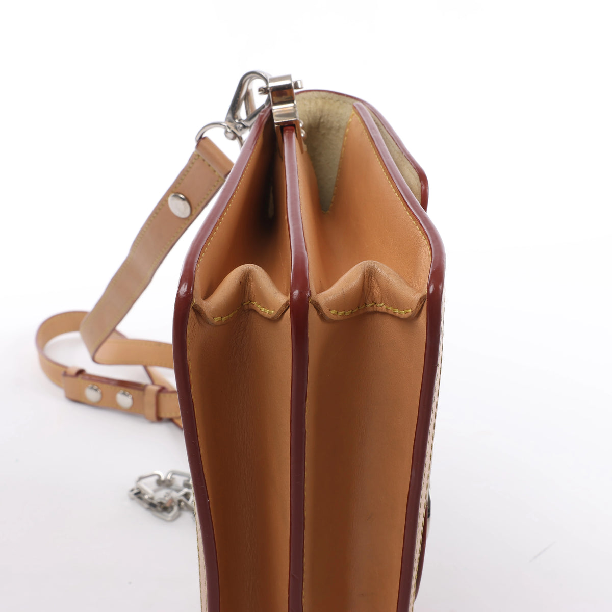Bolso de hombro Louis Vuitton Noe de cuero Epi en negro y rojo castellano M44017