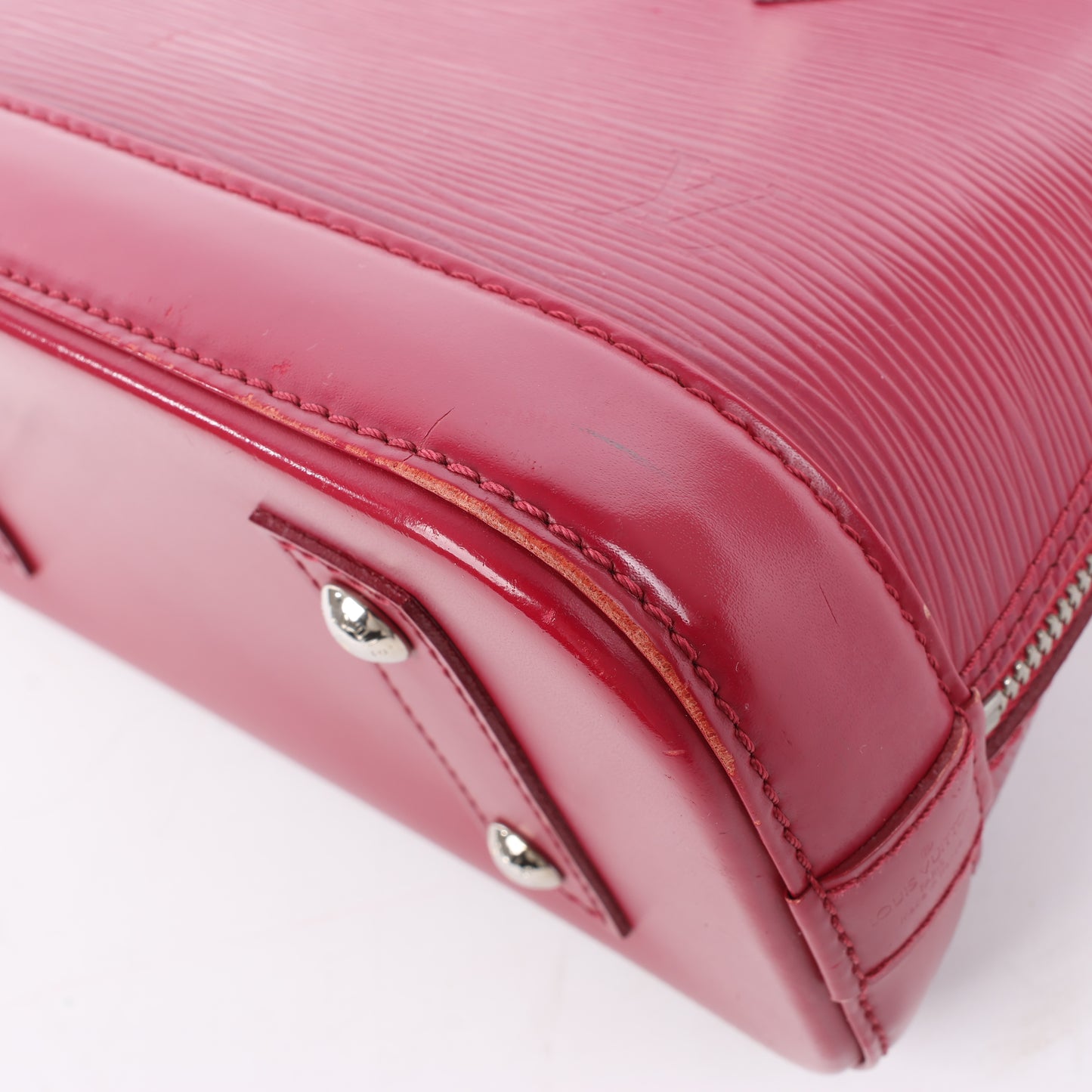 Sac à main Louis Vuitton Alma BB en cuir épi framboise M40851