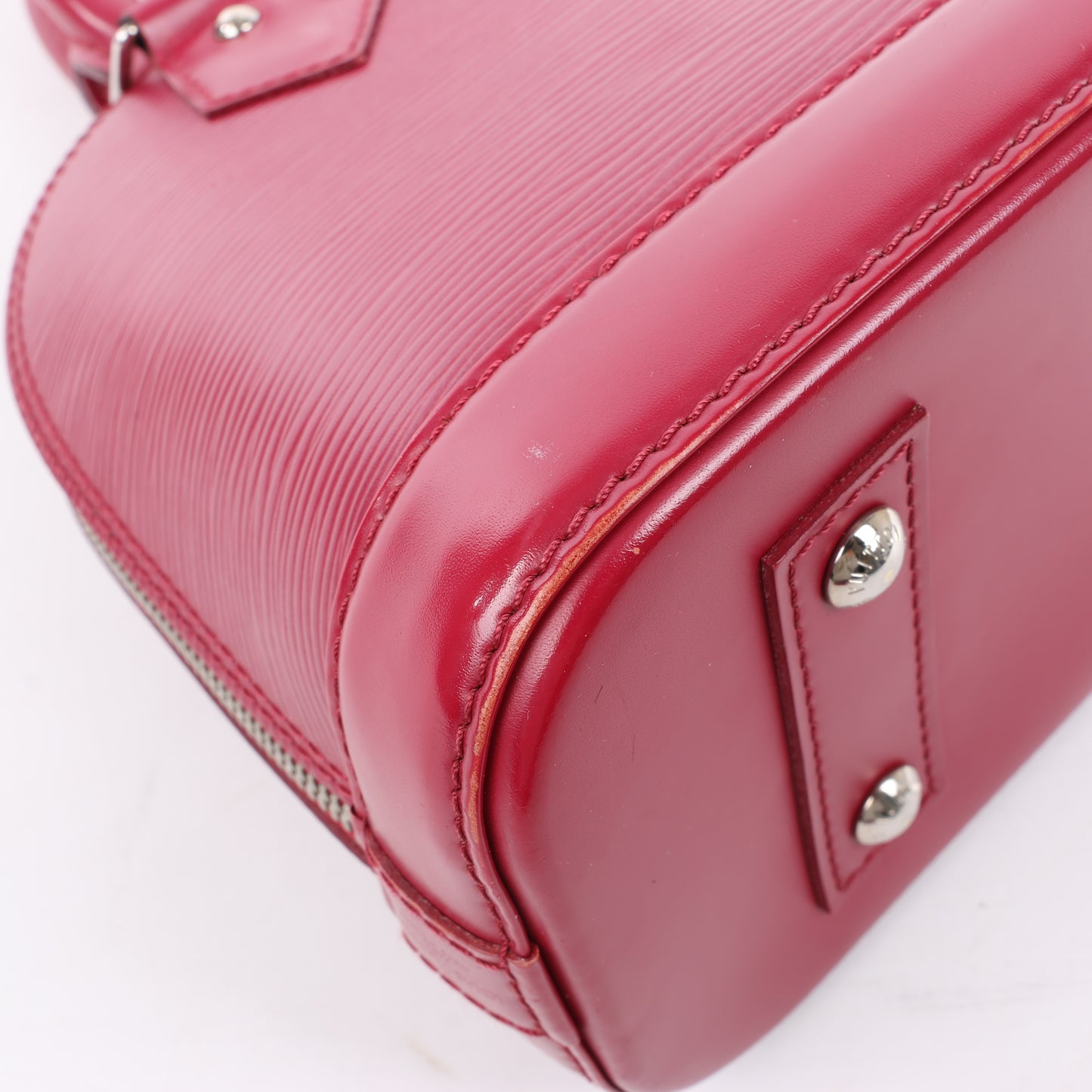 Sac à main Louis Vuitton Alma BB en cuir épi framboise M40851