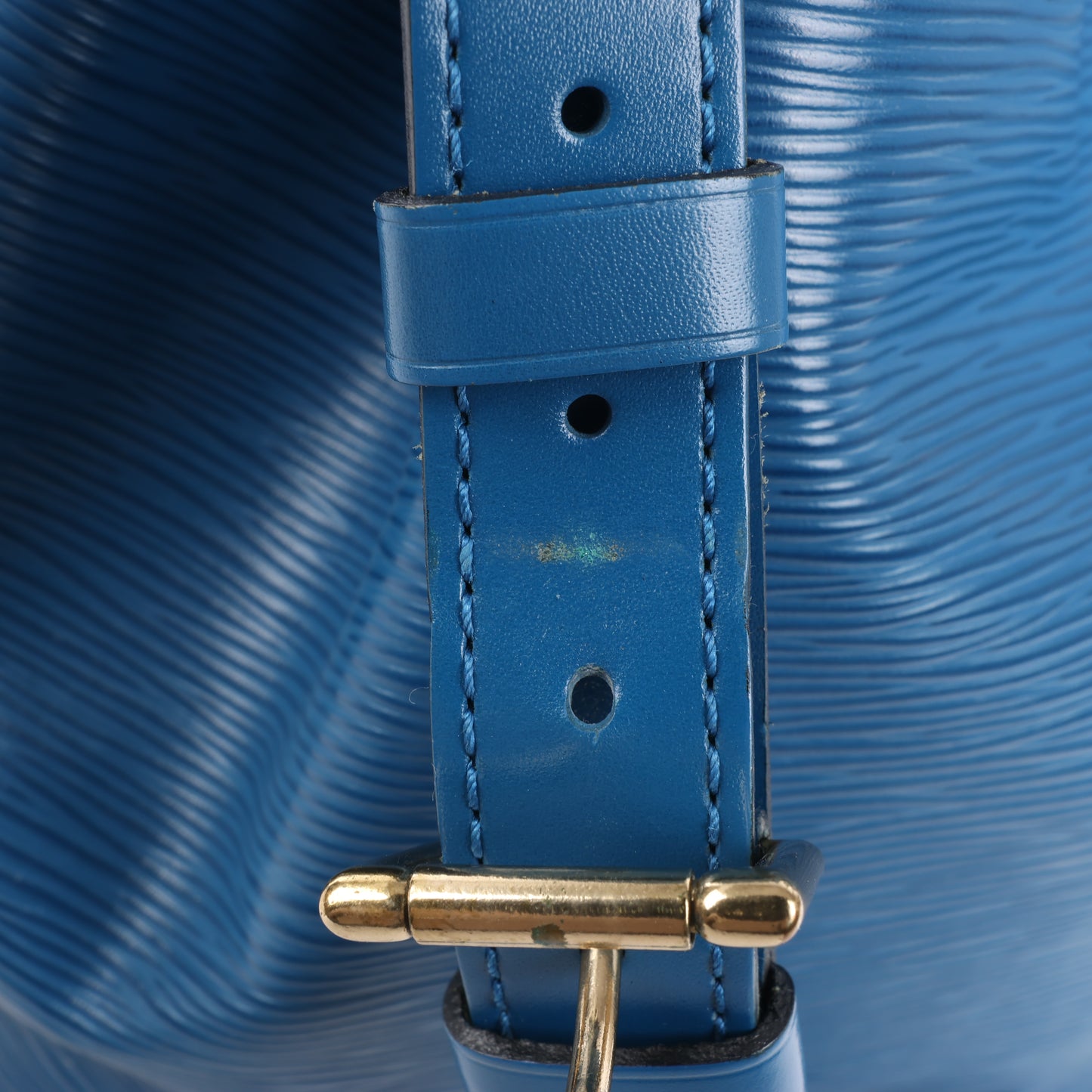 Sac bandoulière Louis Vuitton Noé en cuir épi bleu M44005