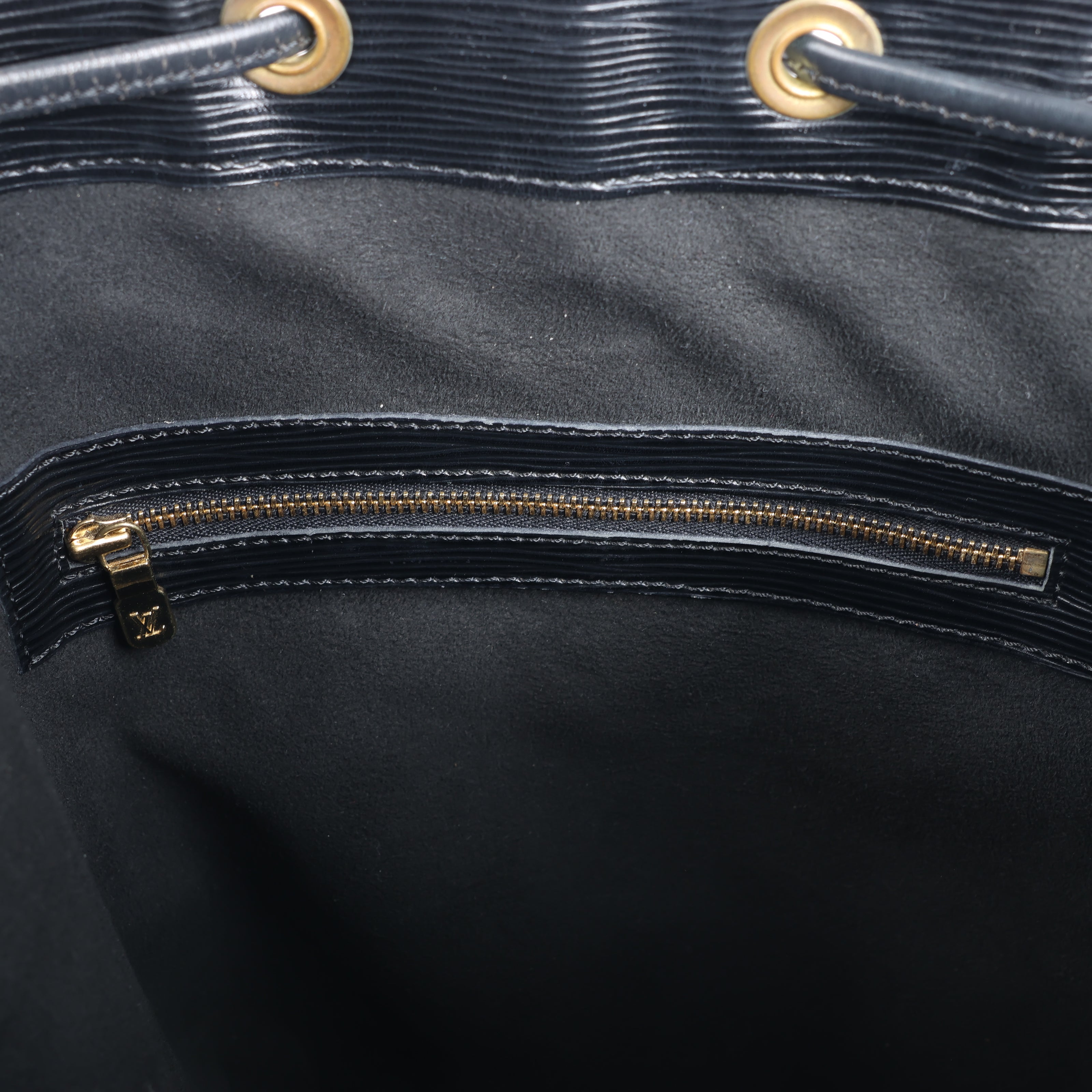 Louis Vuitton Epi Leather Noe Shoulder Bag in Black M59002