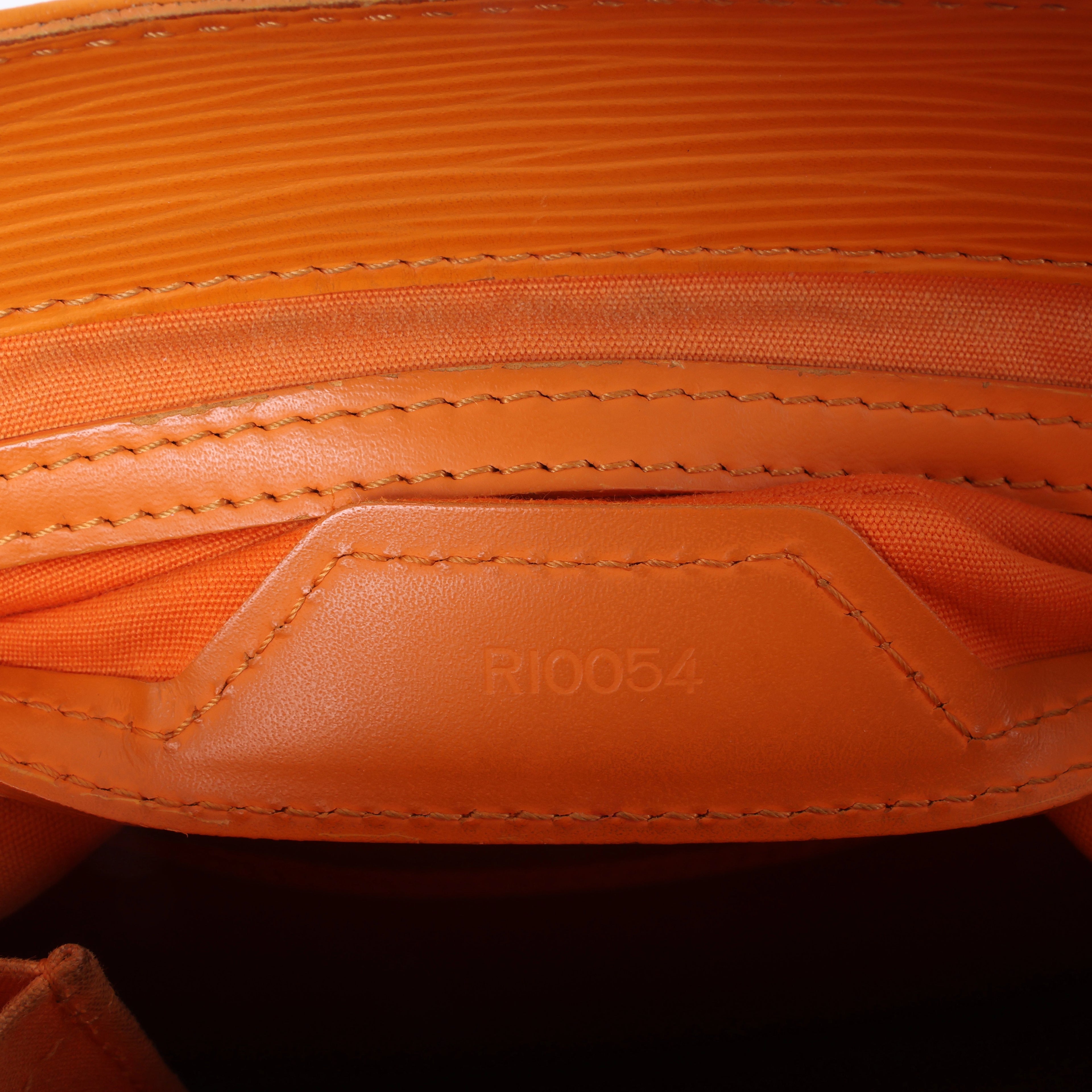 Louis Vuitton Sac Plat PM Epi Leather Handbag in Orange M5274H