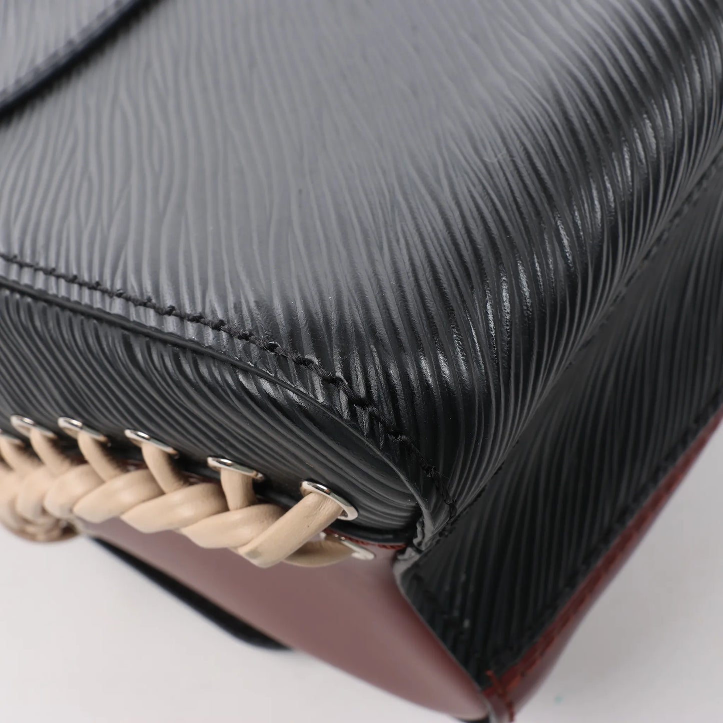 Louis Vuitton Epi Leather Twist MM Shoulder Bag in Black M42449