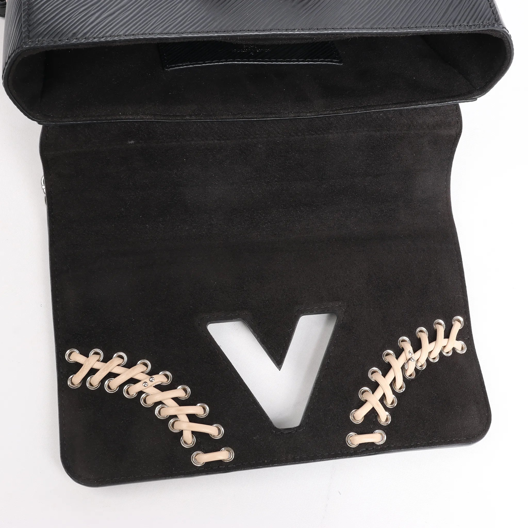 Louis Vuitton Epi Leather Twist MM Shoulder Bag in Black M42449