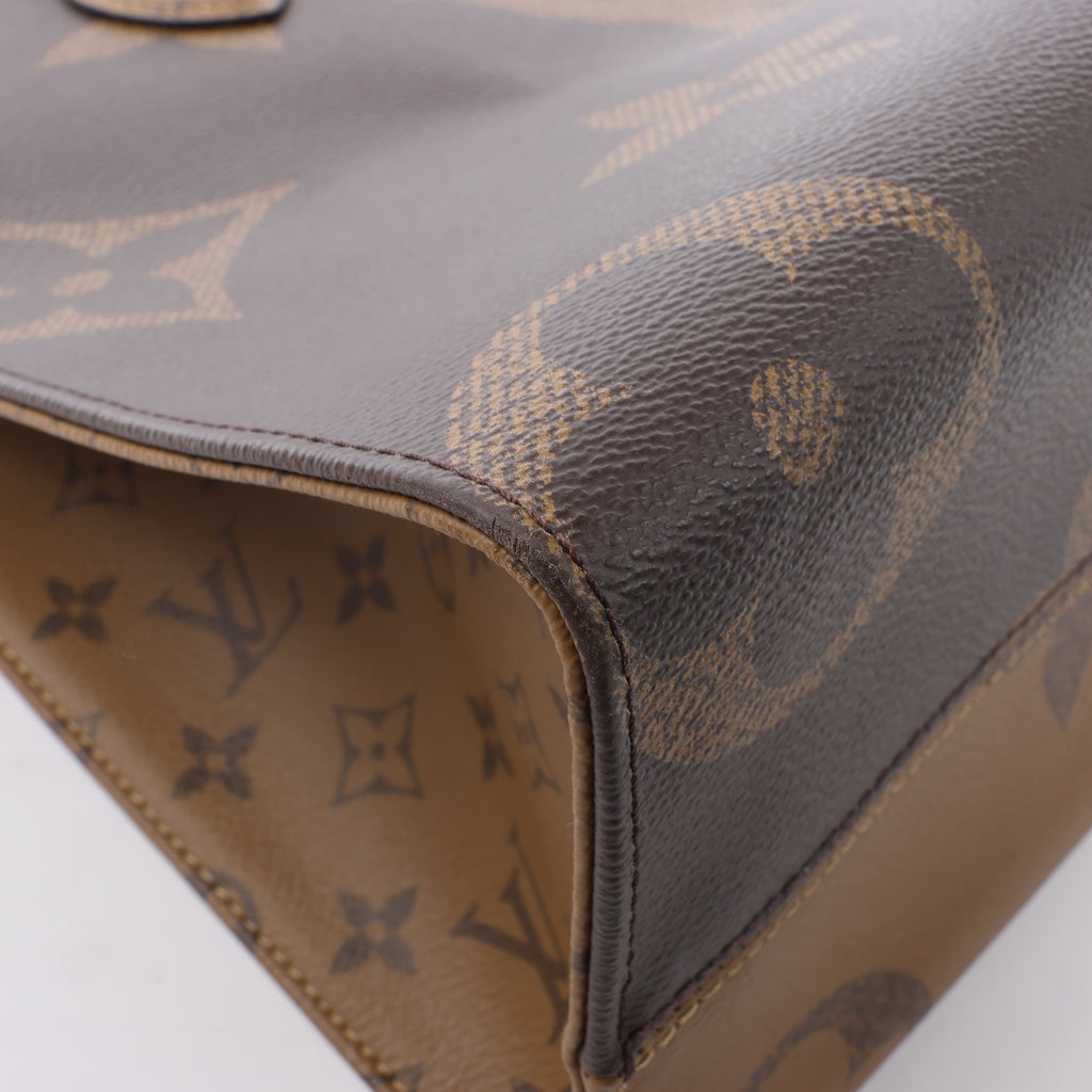 Louis Vuitton Giant Monogram Reverse On the Go MM in Brown M45321