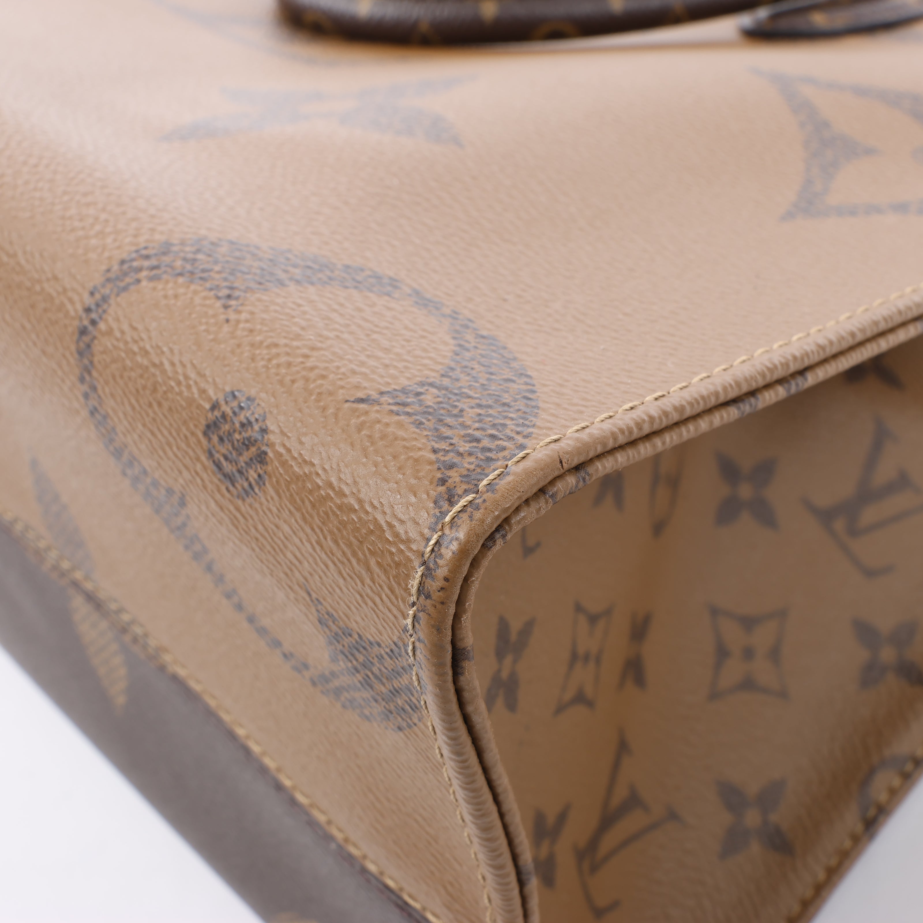 Louis Vuitton Giant Monogram Reverse On the Go MM in Brown M45321