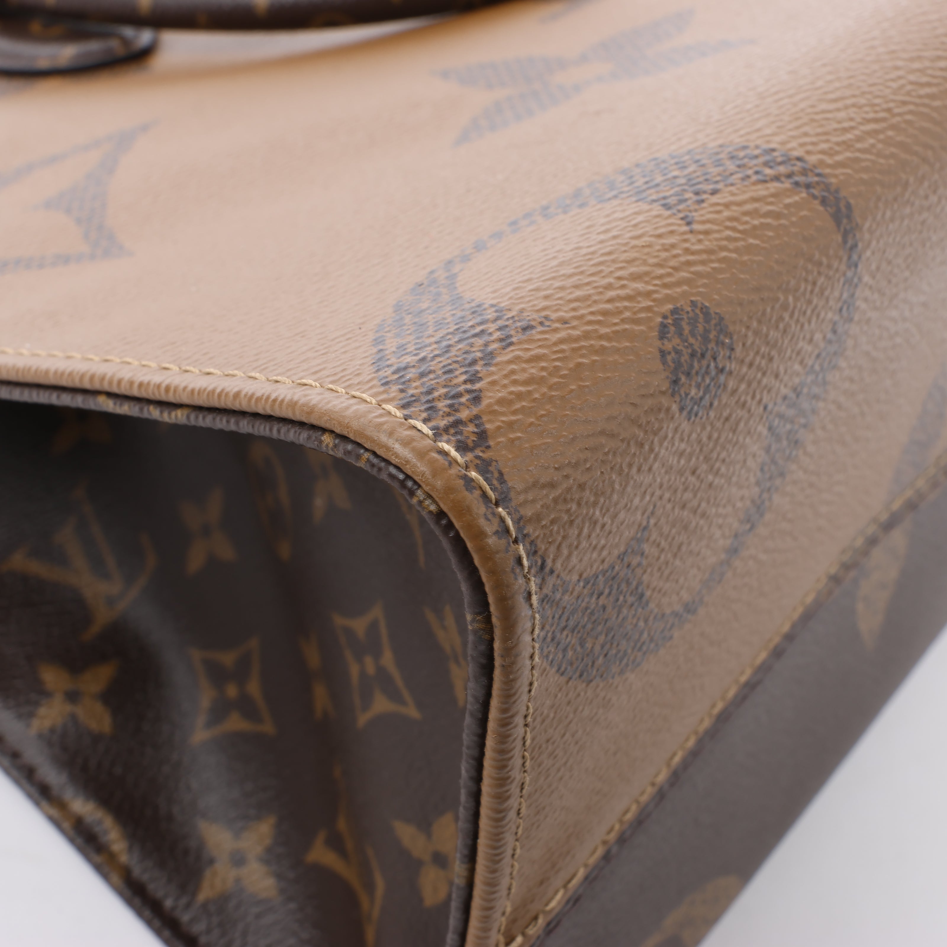 Louis Vuitton Giant Monogram Reverse On the Go MM in Brown M45321