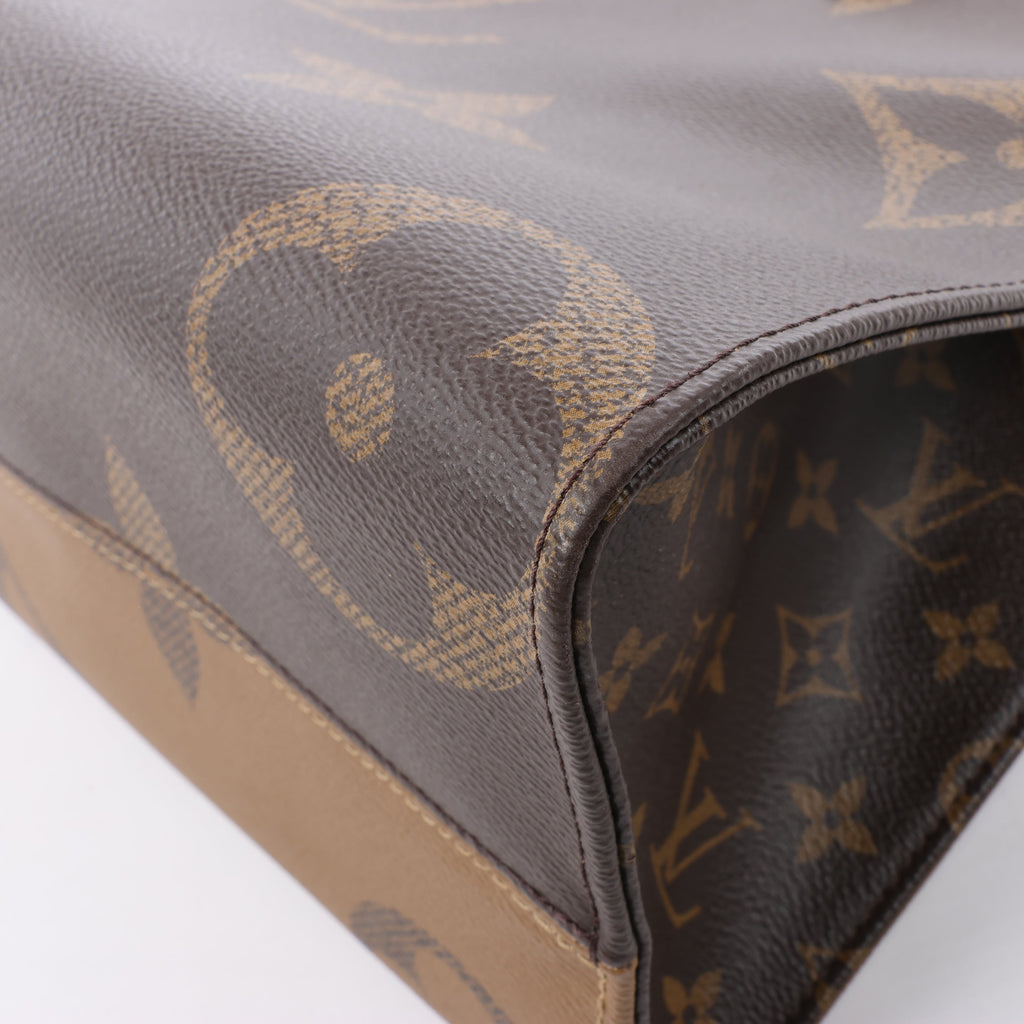 Louis Vuitton Giant Monogram Reverse On the Go MM in Brown M45321