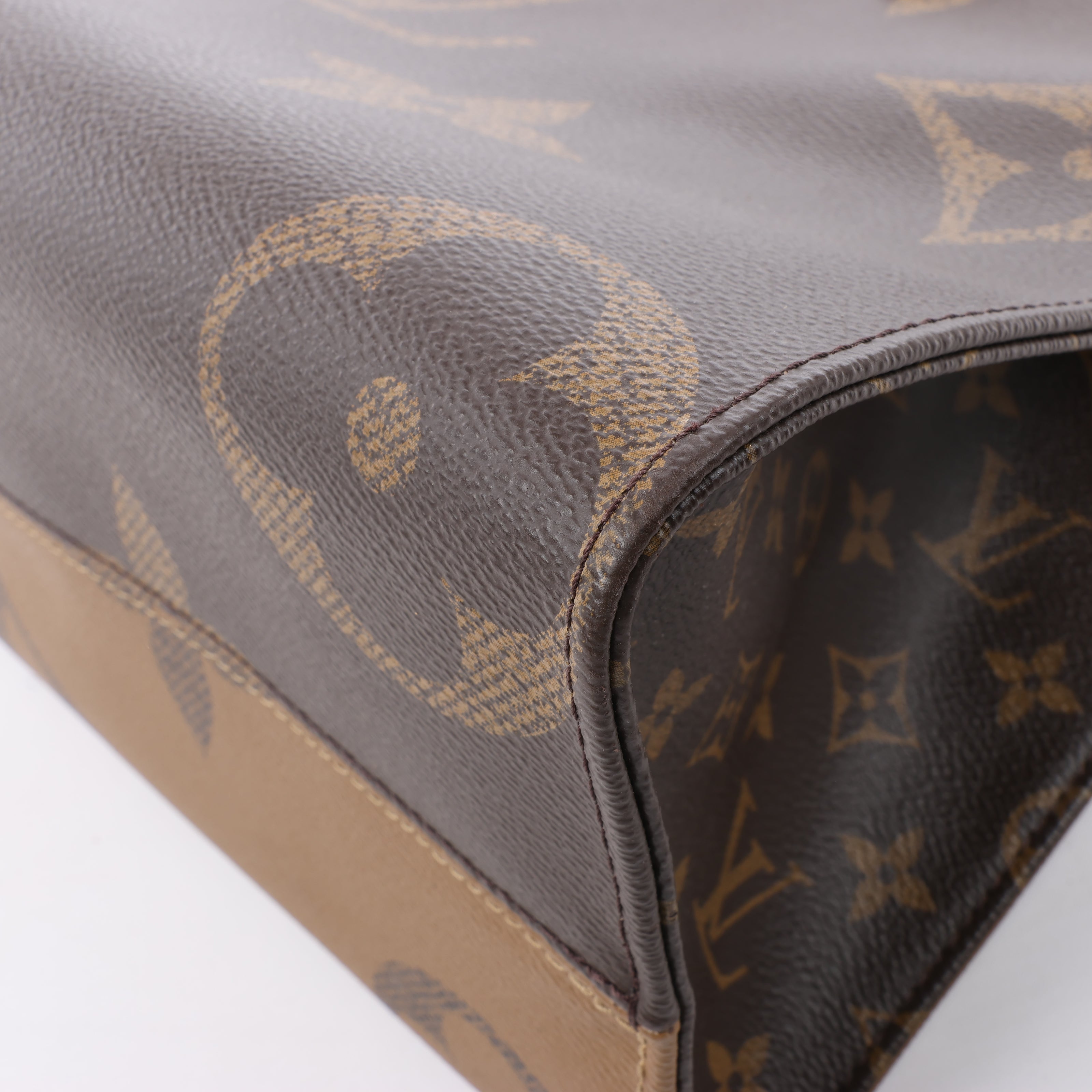 Louis Vuitton Giant Monogram Reverse On the Go MM in Brown M45321