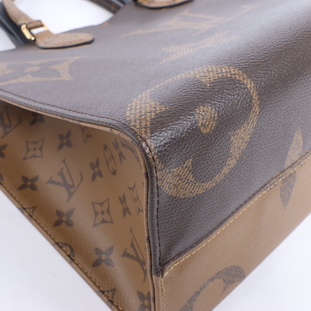 Louis Vuitton Giant Monogram Reverse On the Go MM in Brown M45321