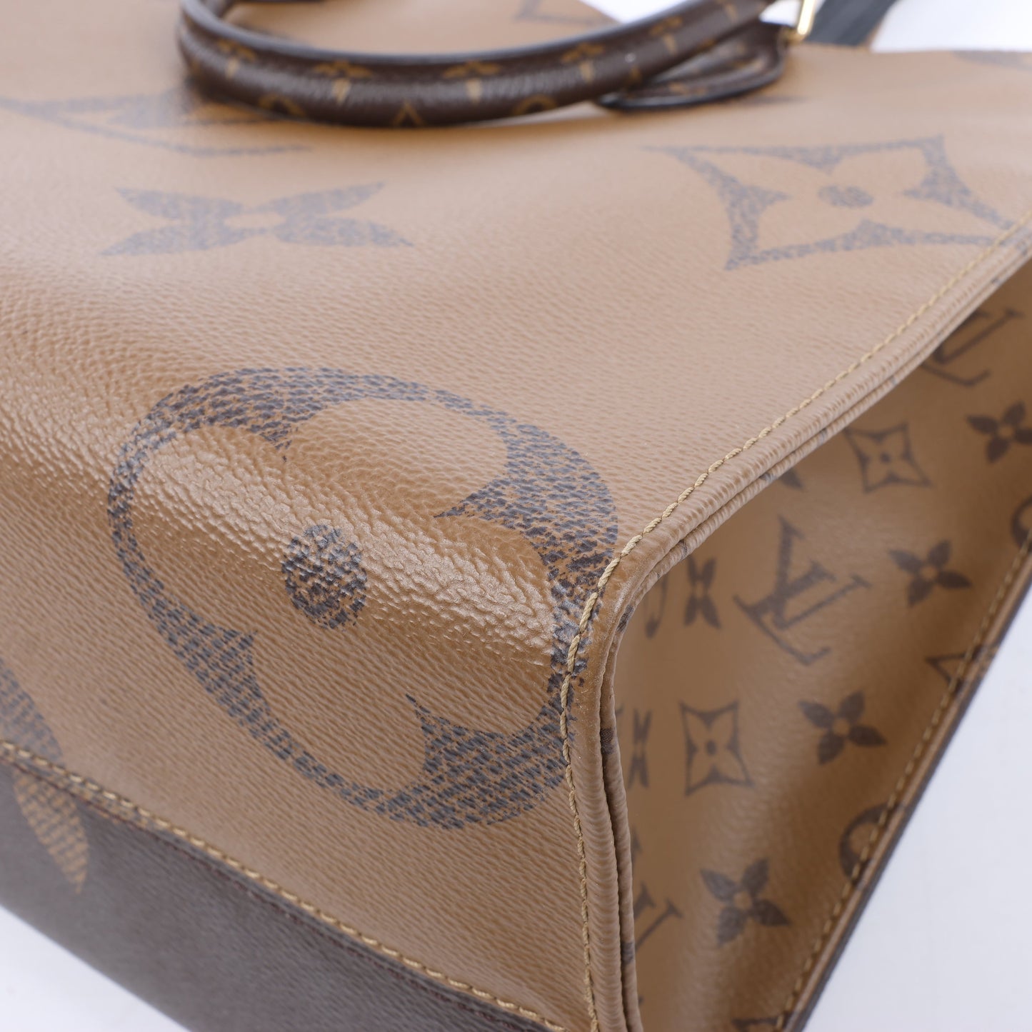 Louis Vuitton Giant Monogram Reverse On the Go MM en marron M45321