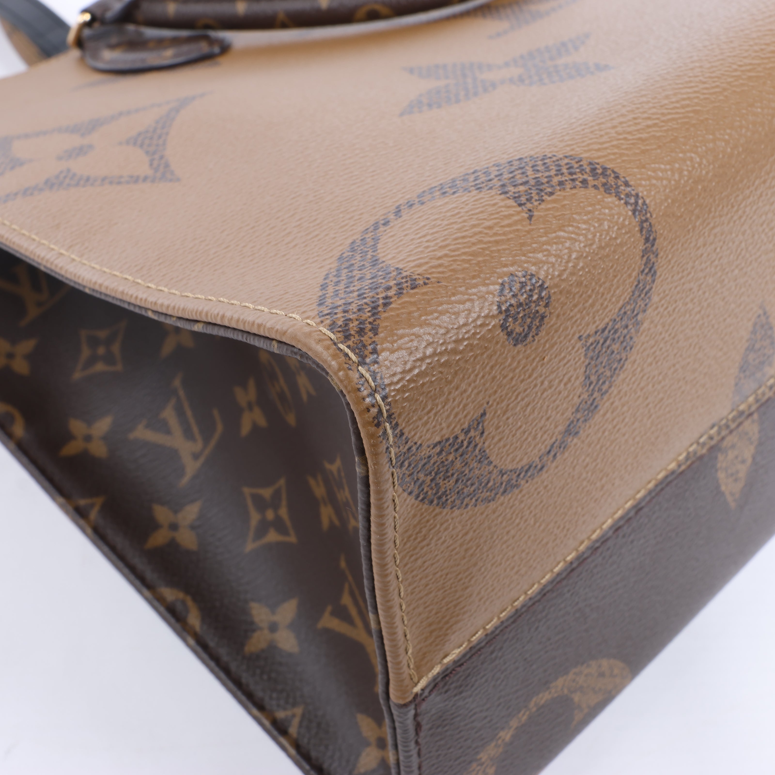 Louis Vuitton Giant Monogram Reverse On the Go MM in Brown M45321